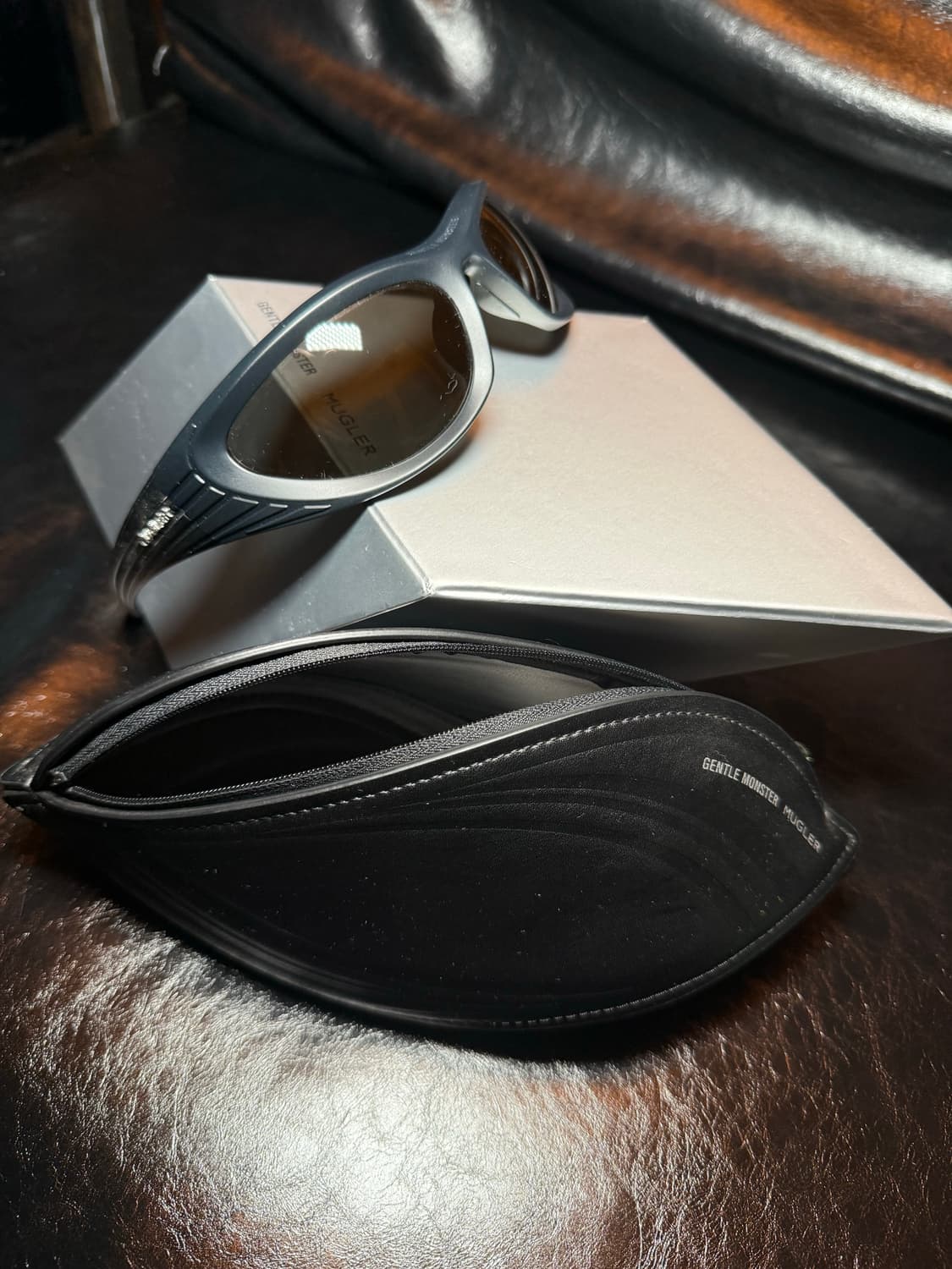 젠틀몬스터 x 뮈글러 스파이럴 01 상품이미지9