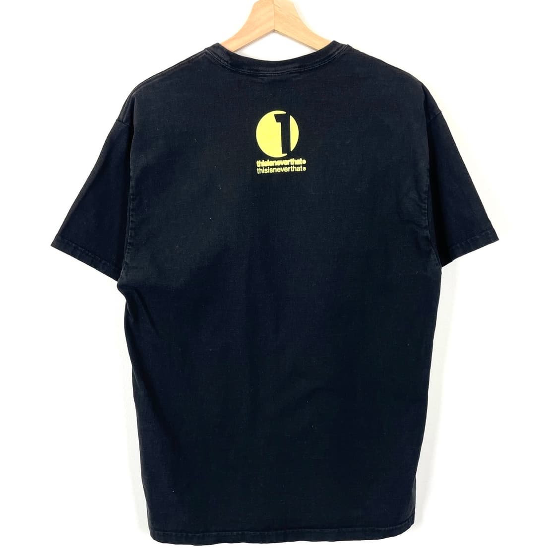 디스이즈네버댓 형광로고 블랙 반팔티셔츠 상품이미지2