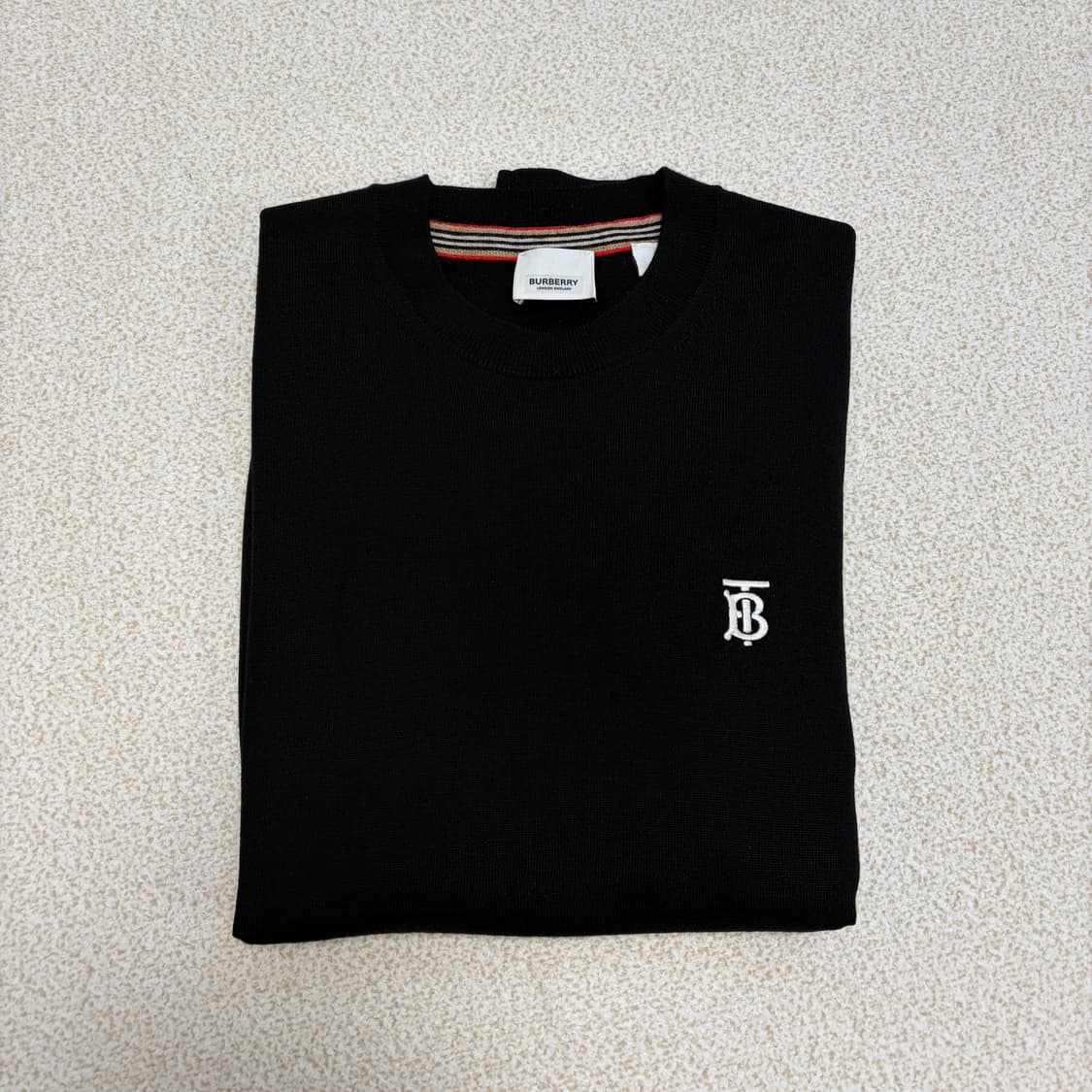 버버리 남성 TB 로고 블랙 메리노 울 니트 상품이미지1