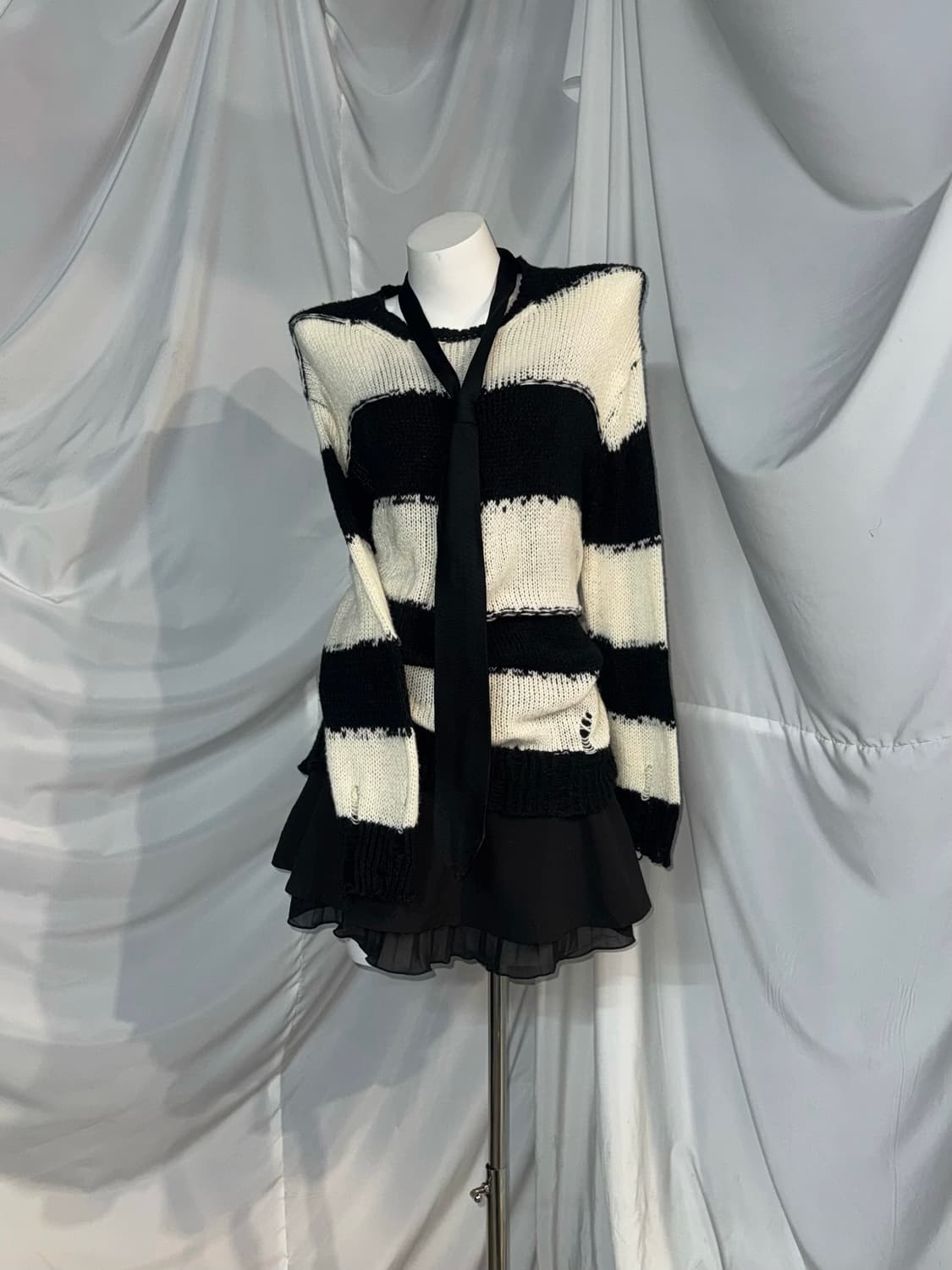 무채색 스트라이프 데미지 니트 리본 코트 코디세트  상품이미지5