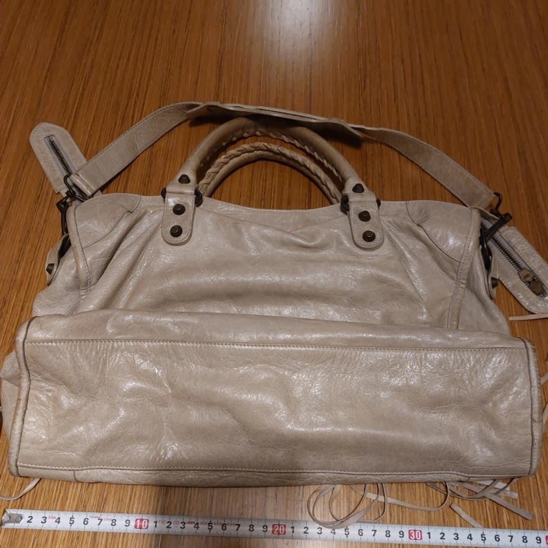 발렌시아가 클래식 모터백 베이지컬러 상품이미지3