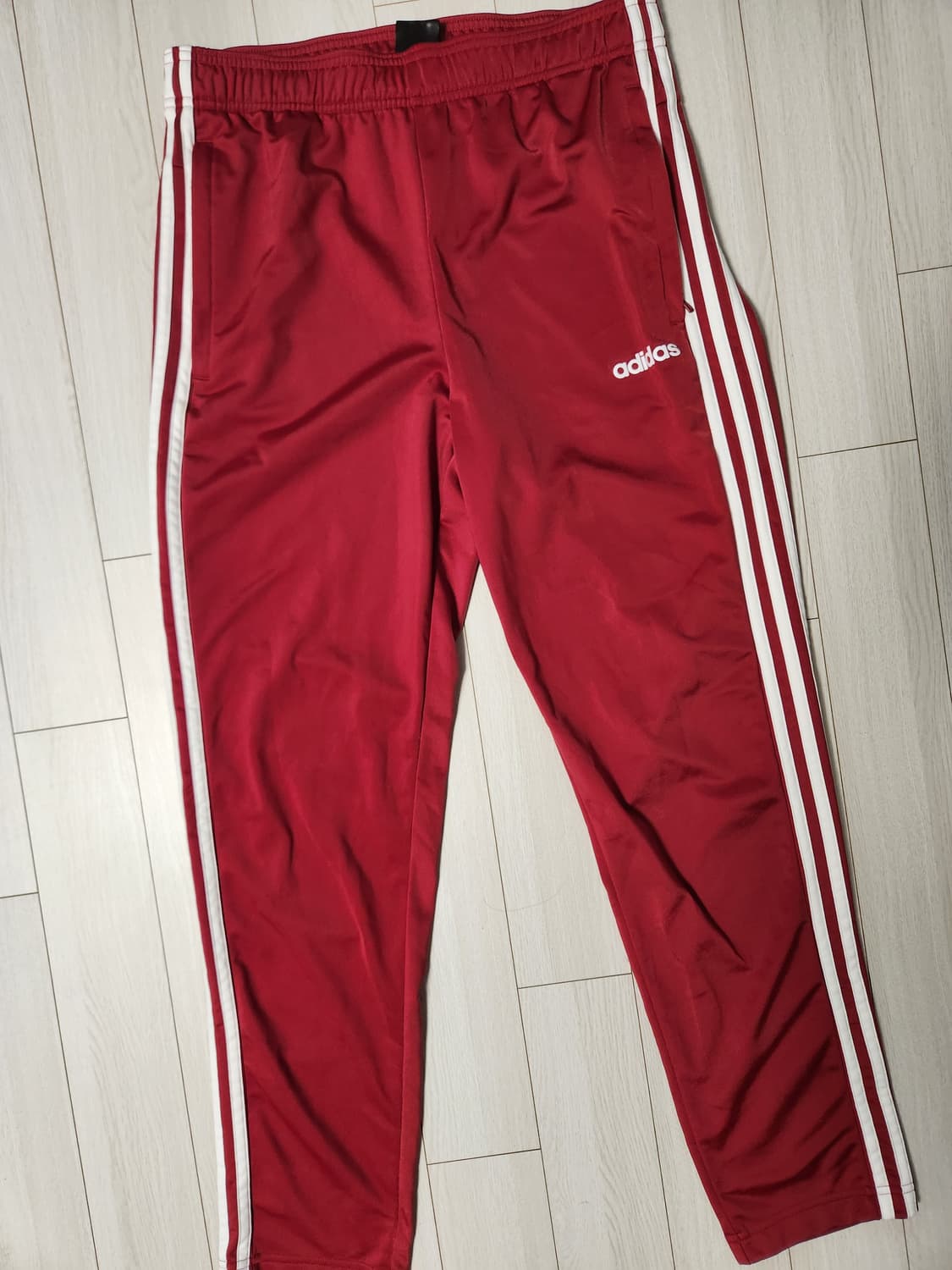 아디다스 에센셜 3S T 트랙 팬츠 TRIC EI4886 사이즈L

약간 상품이미지1