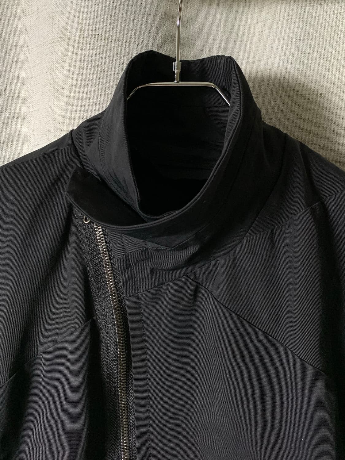 Julius 17ss 사선 하이넥 자켓 상품이미지3