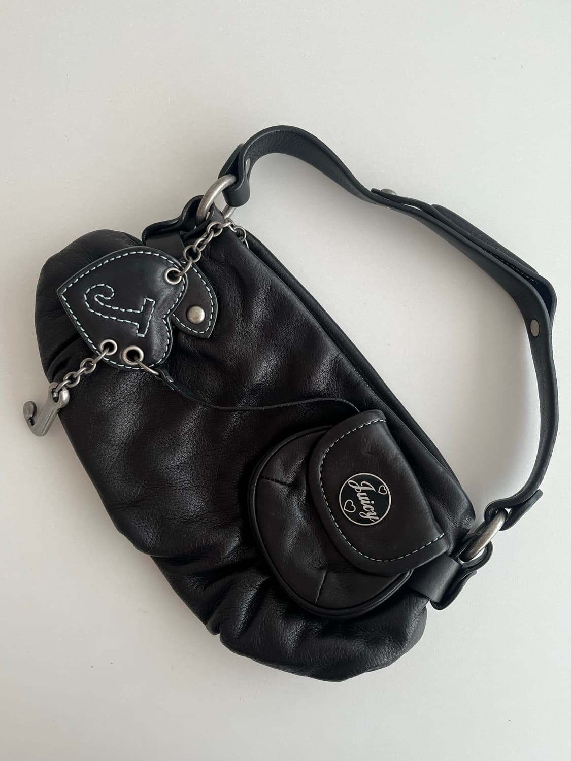 쥬시꾸뛰르 빈티지 하트참 미니백 블랙 상품이미지1