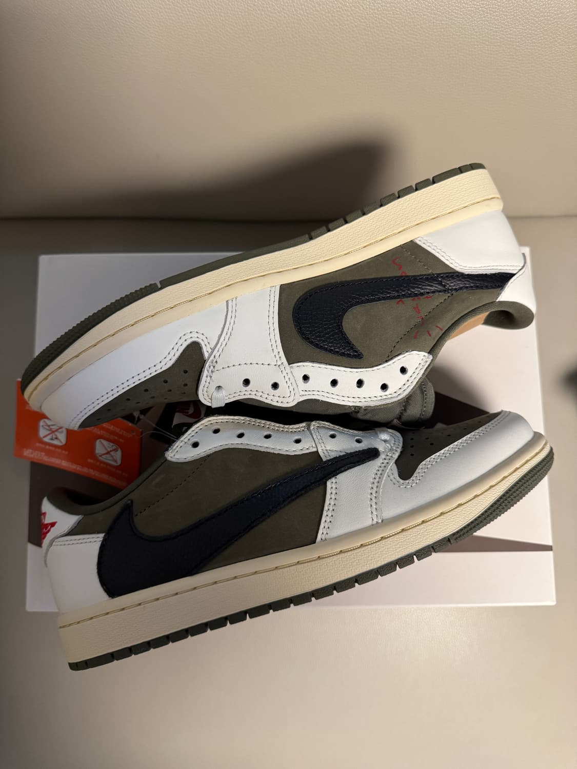 나이키 조던1 스캇 올리브 260 상품이미지4