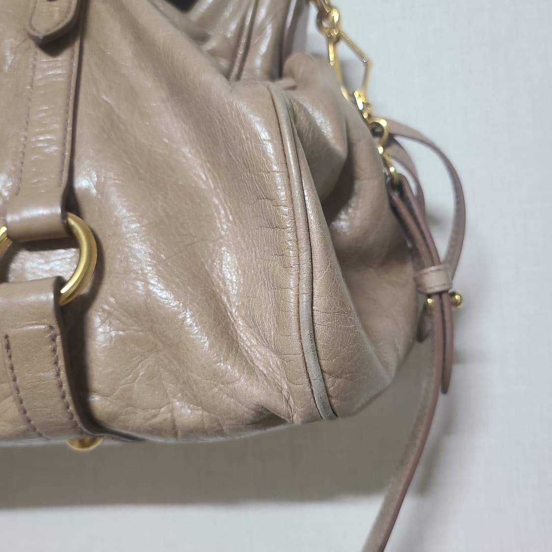 미우미우 비텔로 샤인 사첼백 상품이미지7