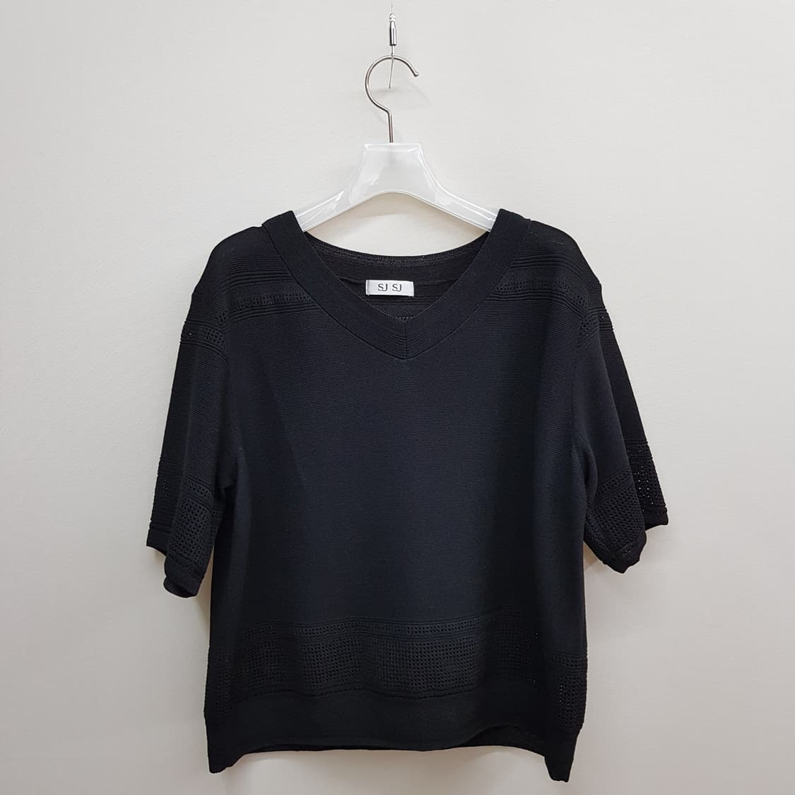 한섬 sjsj 2022 펀칭 조직 반팔 브이넥 니트 F사이즈 상품이미지1