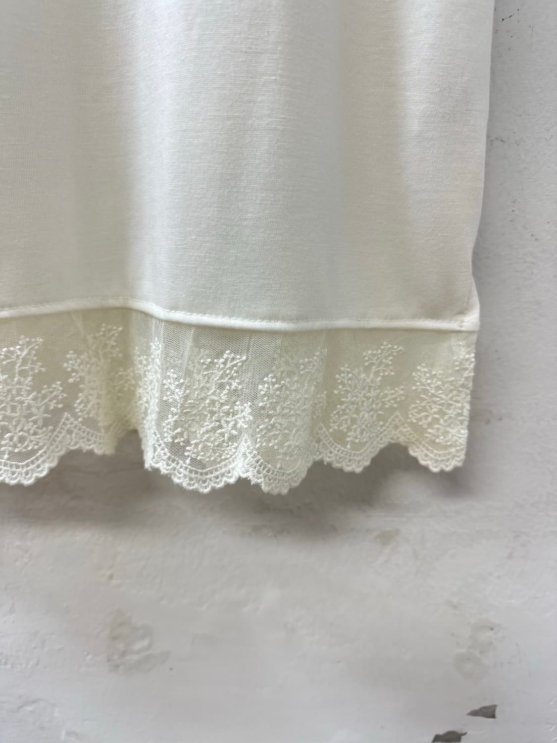 택있는새상품 일본빈티지 레이스 디테일 밑단 슬리브리스 탑 상품이미지3