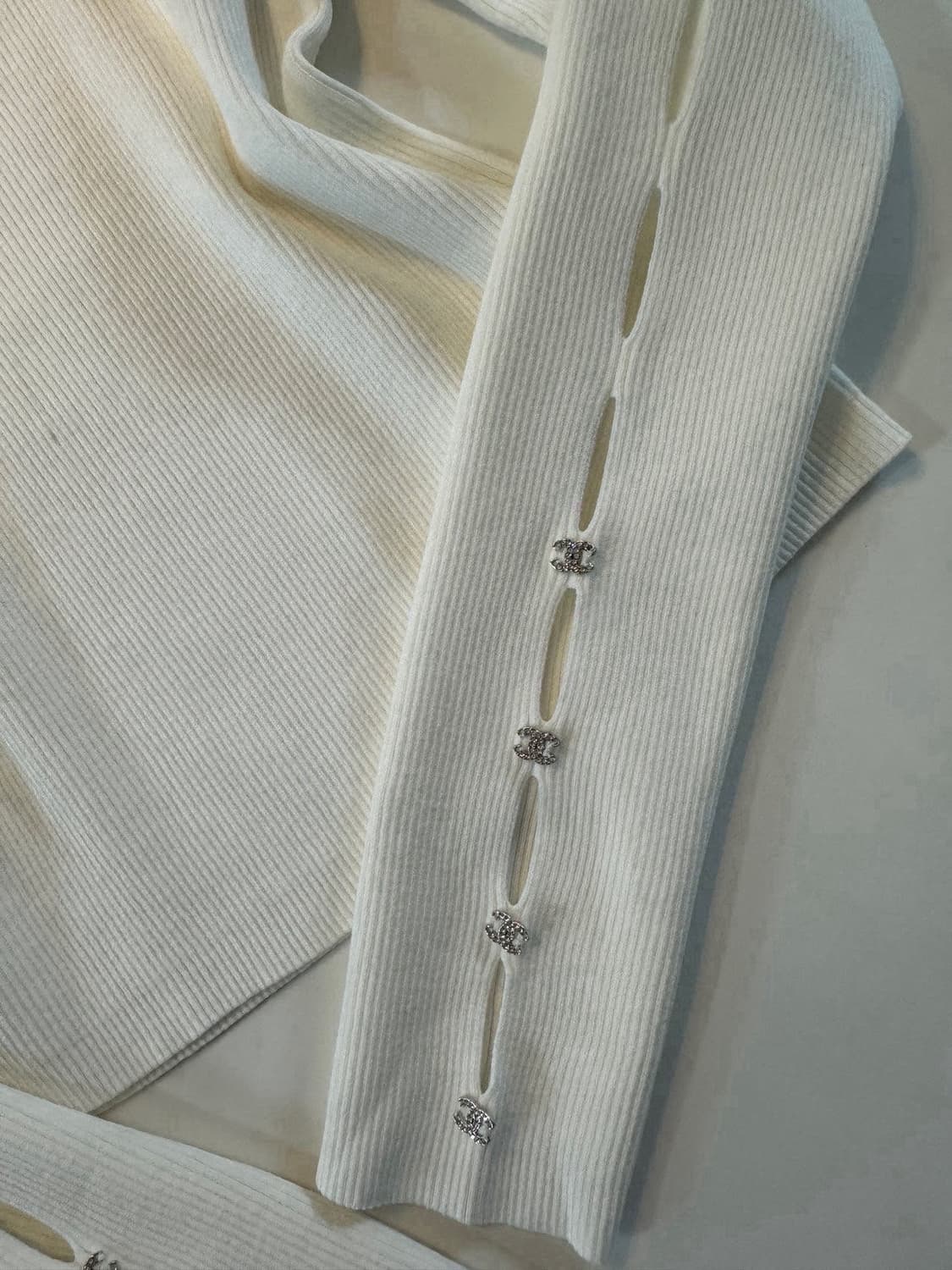 (새상품)샤넬소매장식니트 상품이미지9