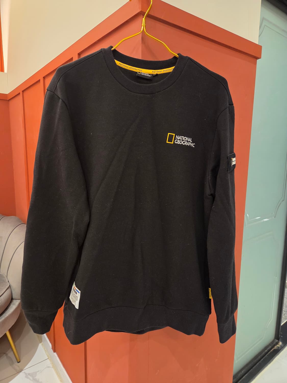 내셔널지오그래픽 맨투맨 기모티 상품이미지1