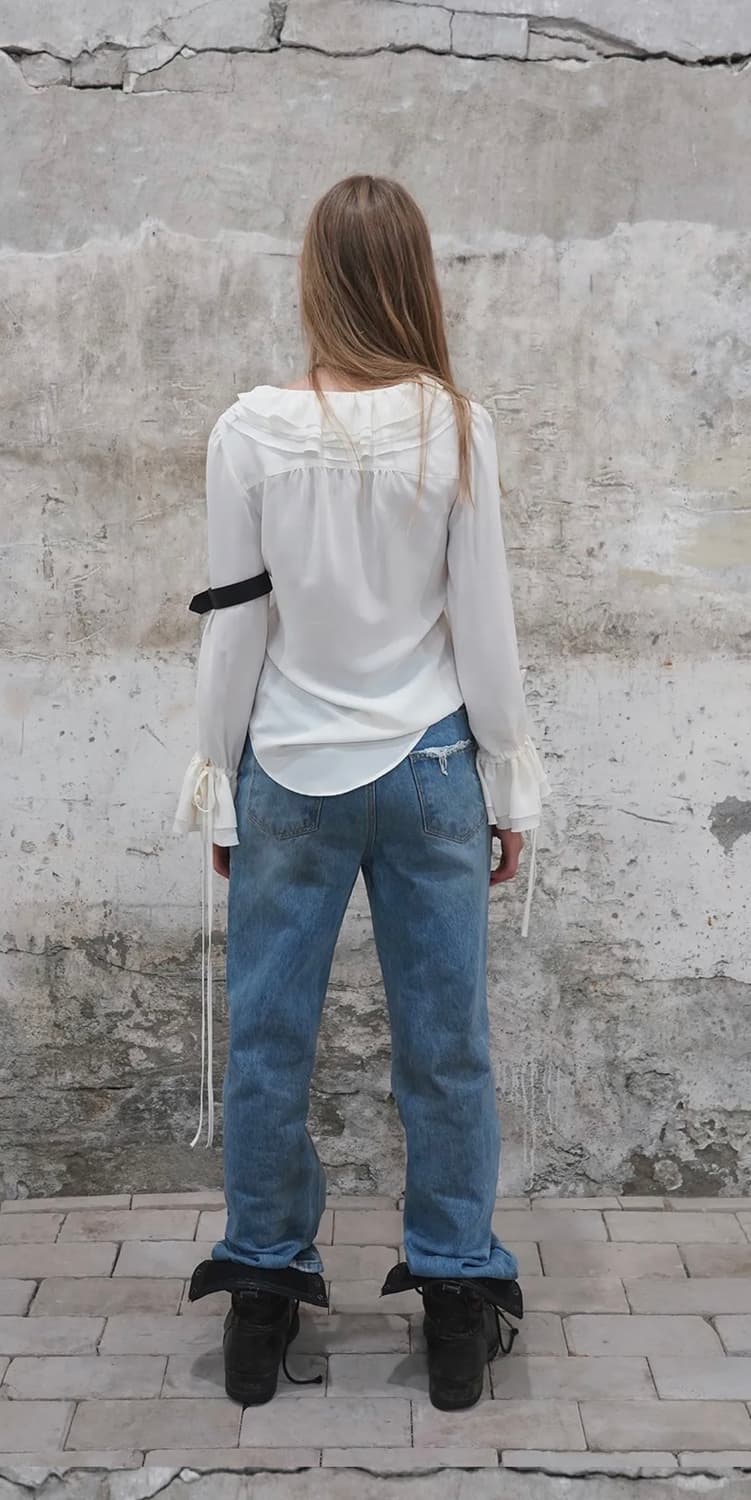 LAYERED RUFFLE BLOUSE 상품이미지2