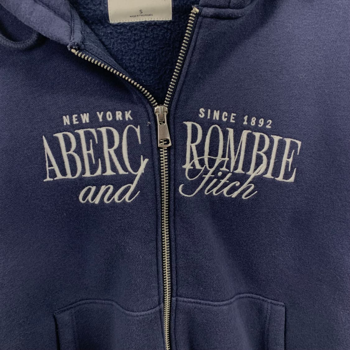 아베크롬비 y2k 와투케 네이비 후드집업 상품이미지4