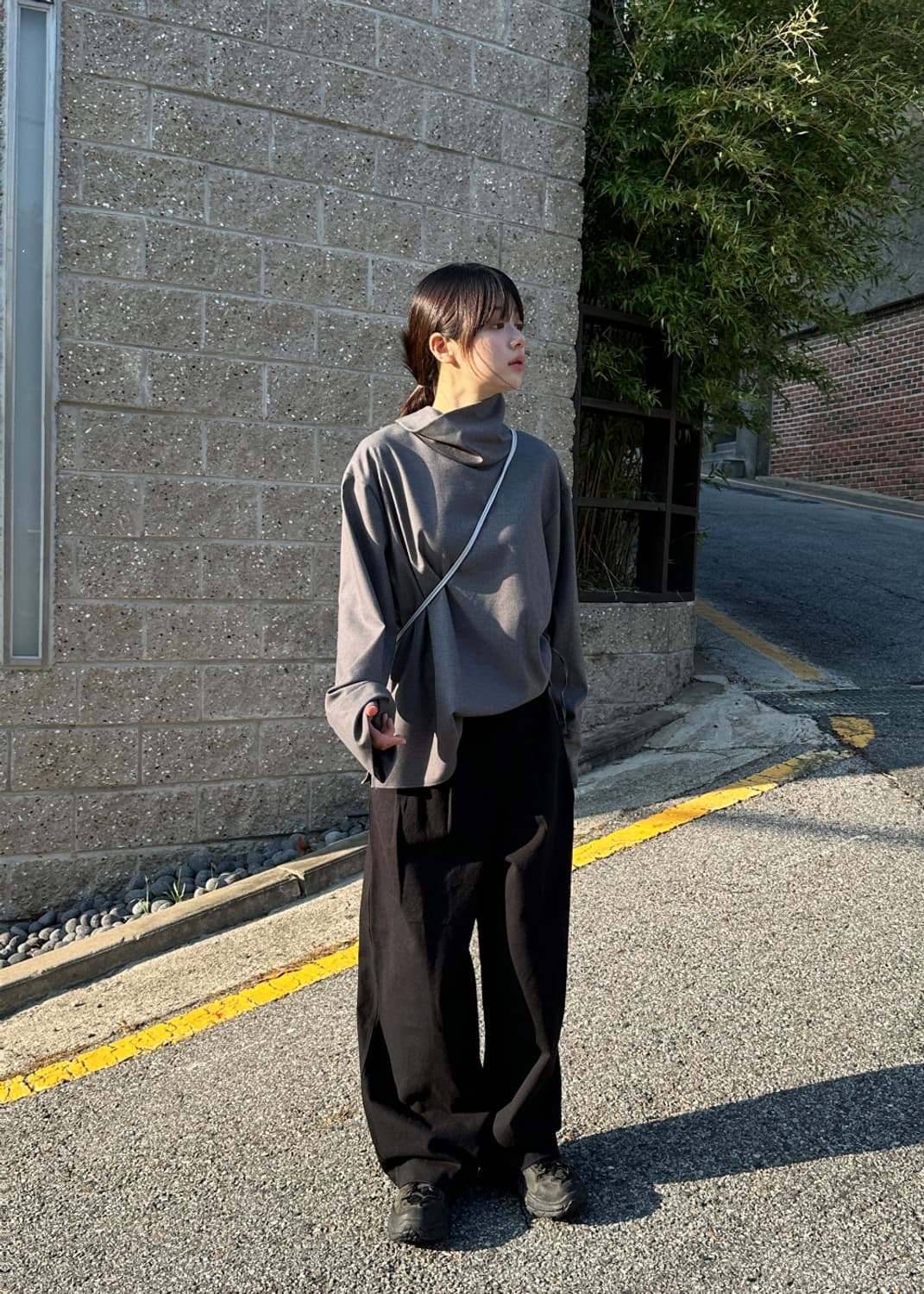 우화 WOOL HIGH NECK 블라우스 차콜 상품이미지4