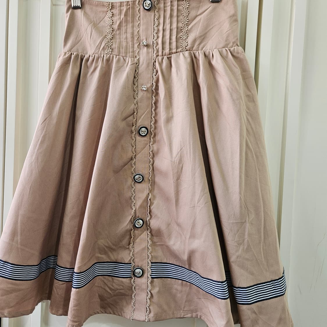 엑시즈팜(axes femme) 베이지 플레어 스커트 상품이미지3