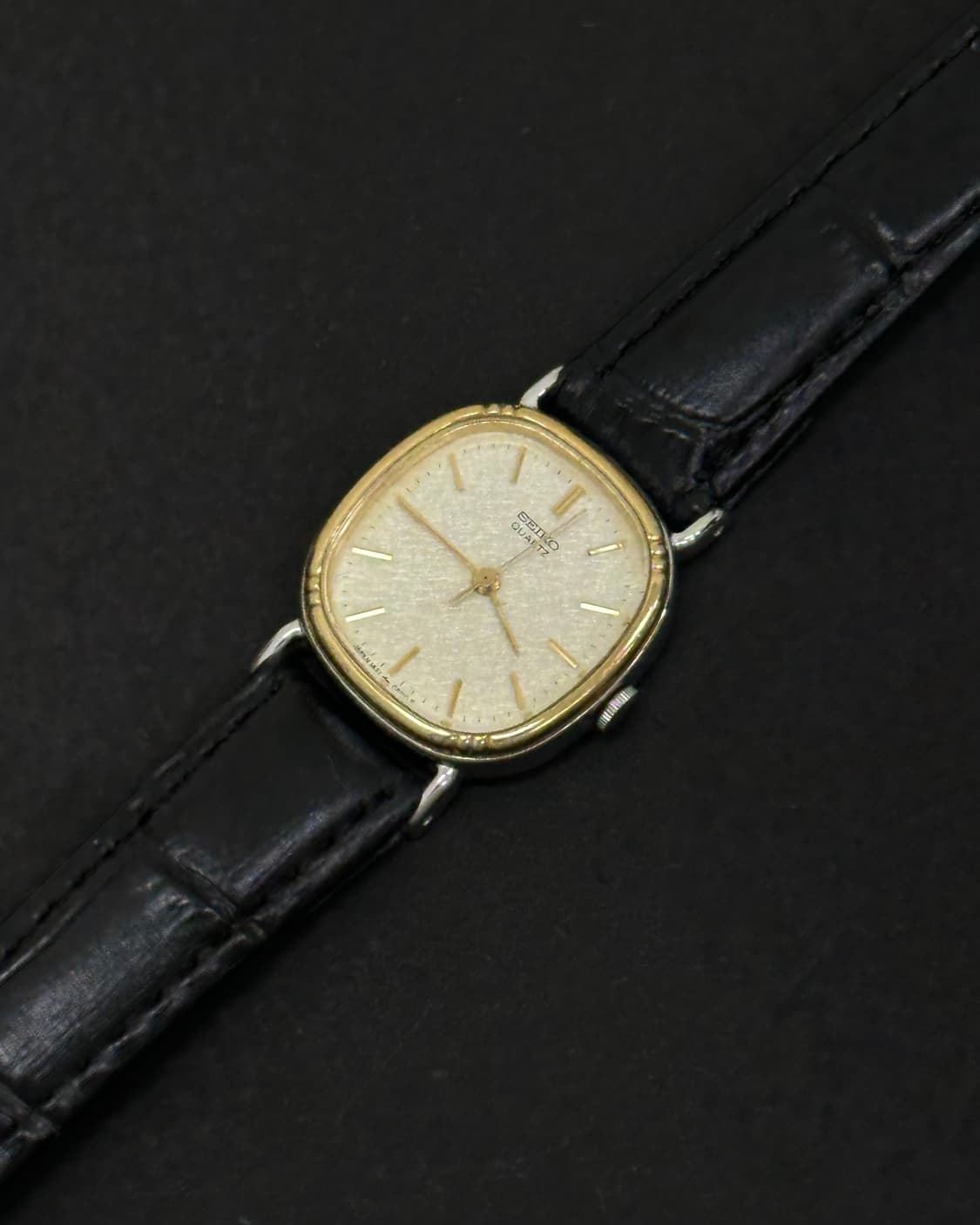 세이코 리넨 다이얼 투톤 쿼츠 시계 상품이미지5