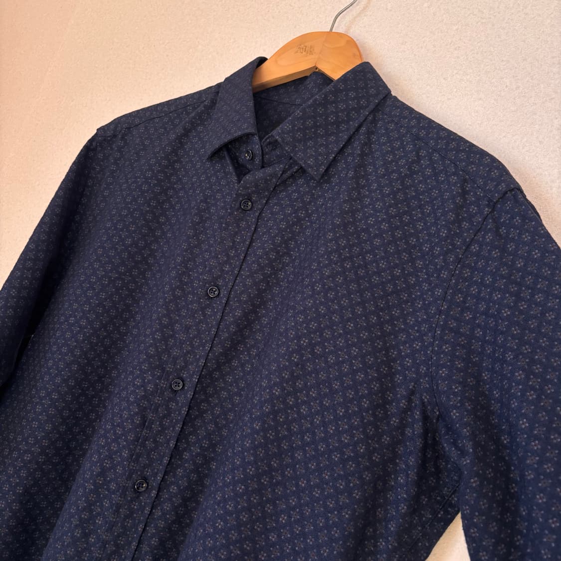 갤럭시 105 다크네이비 캐주얼 헤링본 셔츠 플라워 패턴 상품이미지4