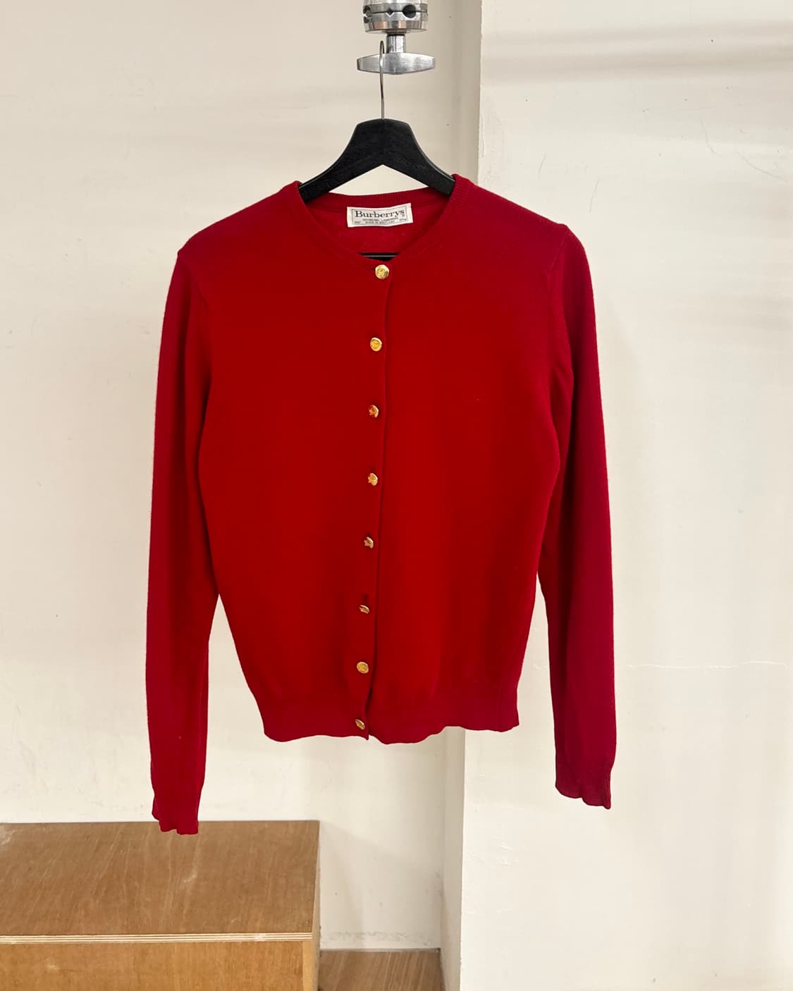 버버리 레드 골드버튼 가디건 상품이미지1