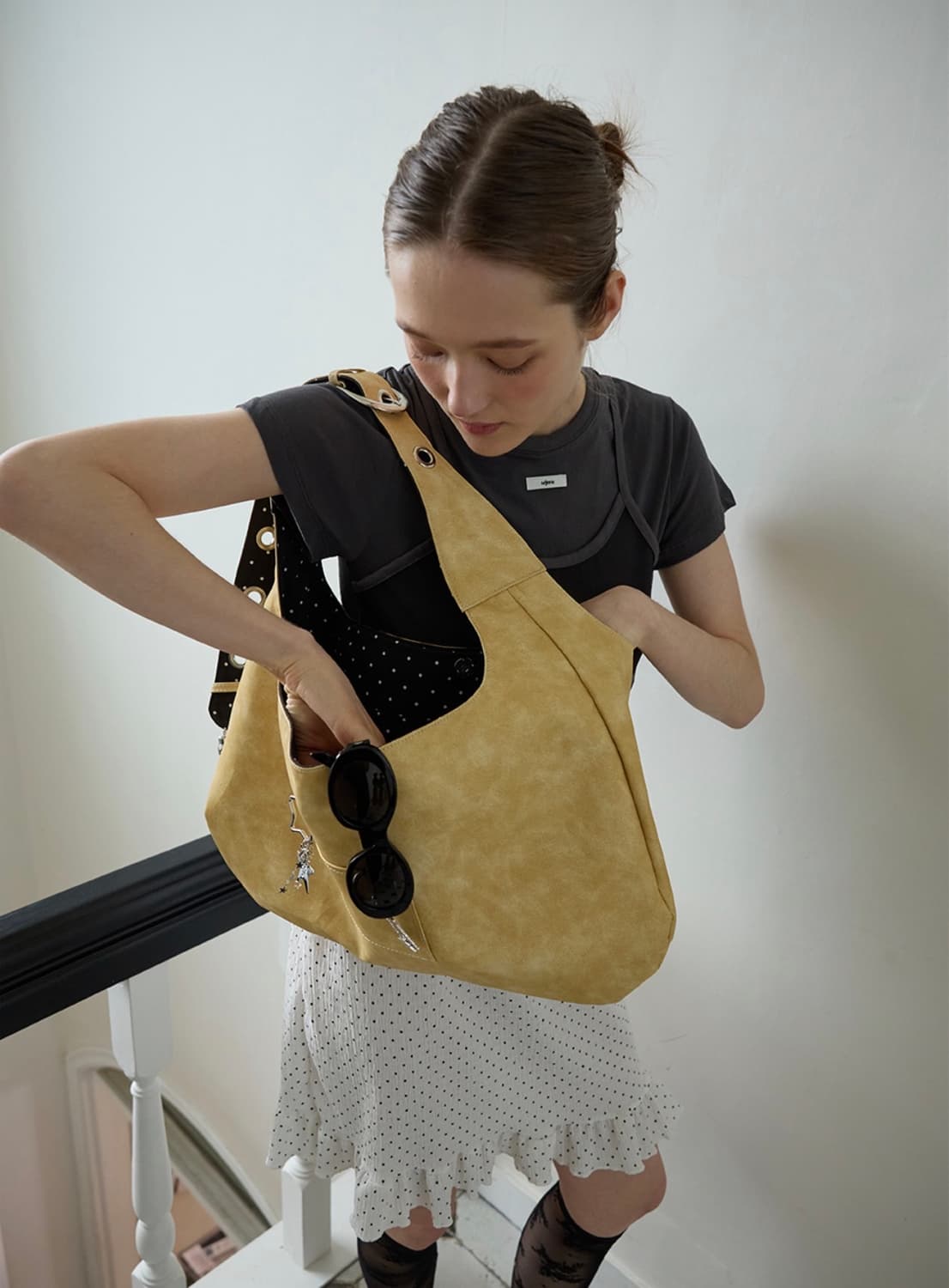 레터리BUCKLE REVERSIBLE SHOULDER BAG_BUTTER 상품이미지1