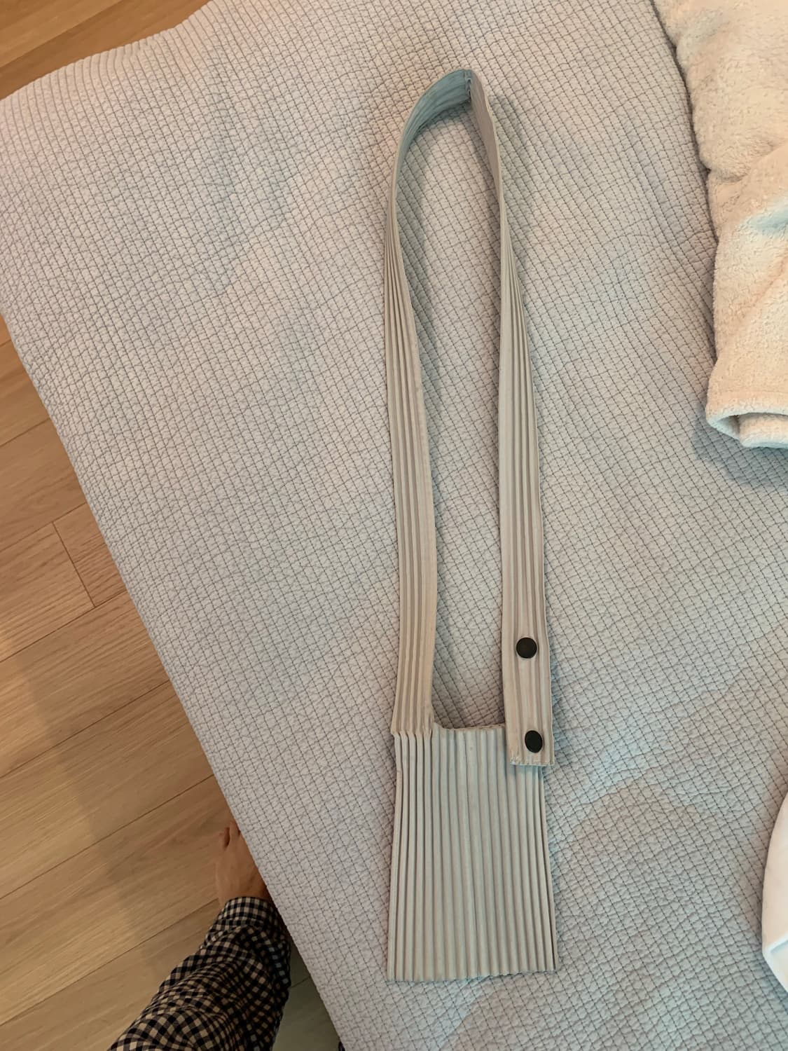 옴므플리세 미니포켓백 그레이 상품이미지2