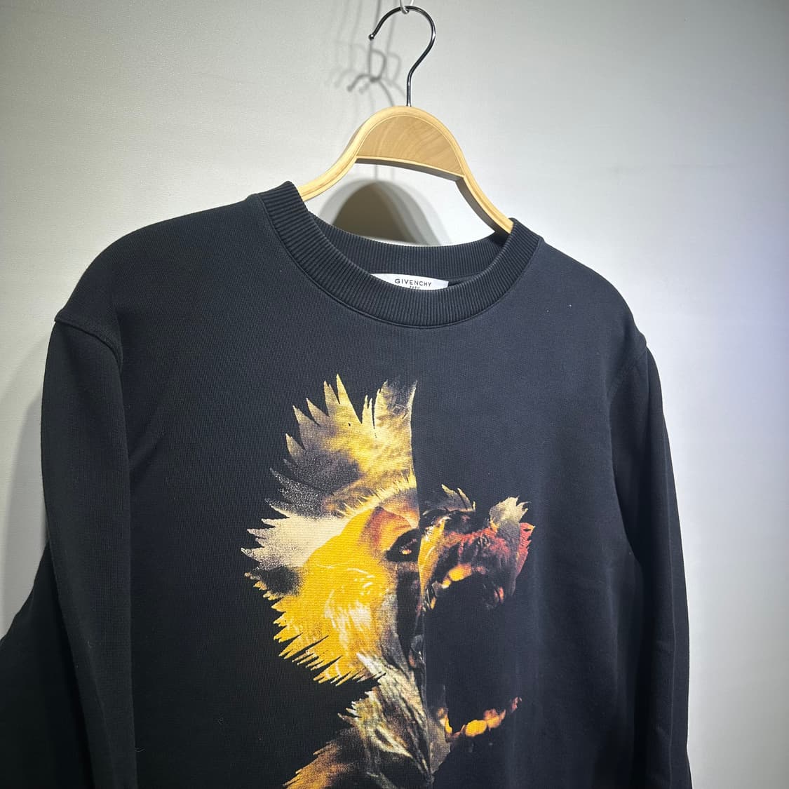 지방시 루스터 몽키 맨투맨 판매합니다 상품이미지3