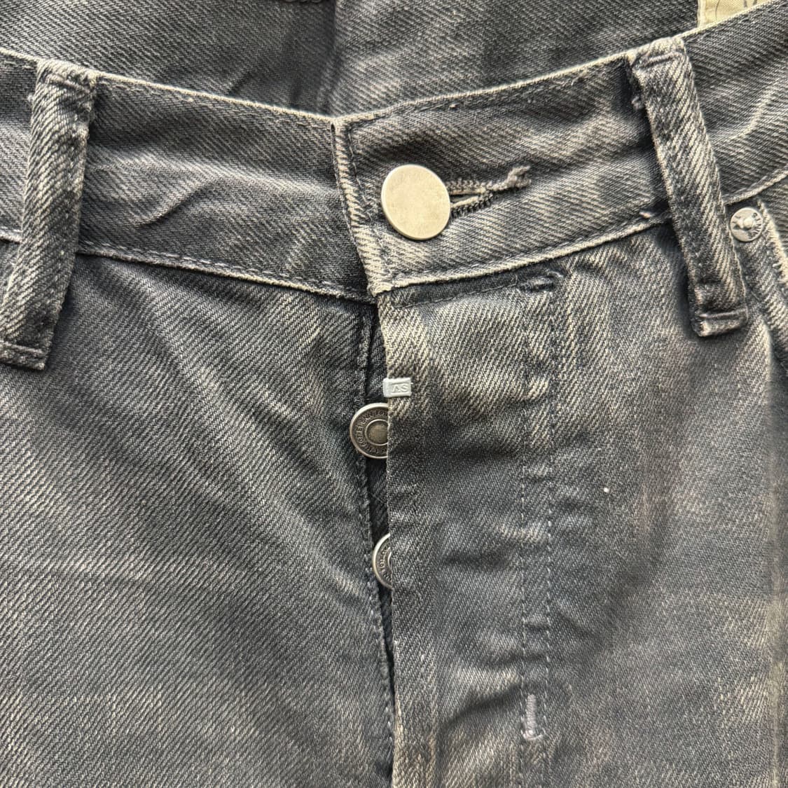 올세인츠 워싱 데님 팬츠 블랙 로고 패치 버튼 클로징 슬림 디테일 그레이 상품이미지6