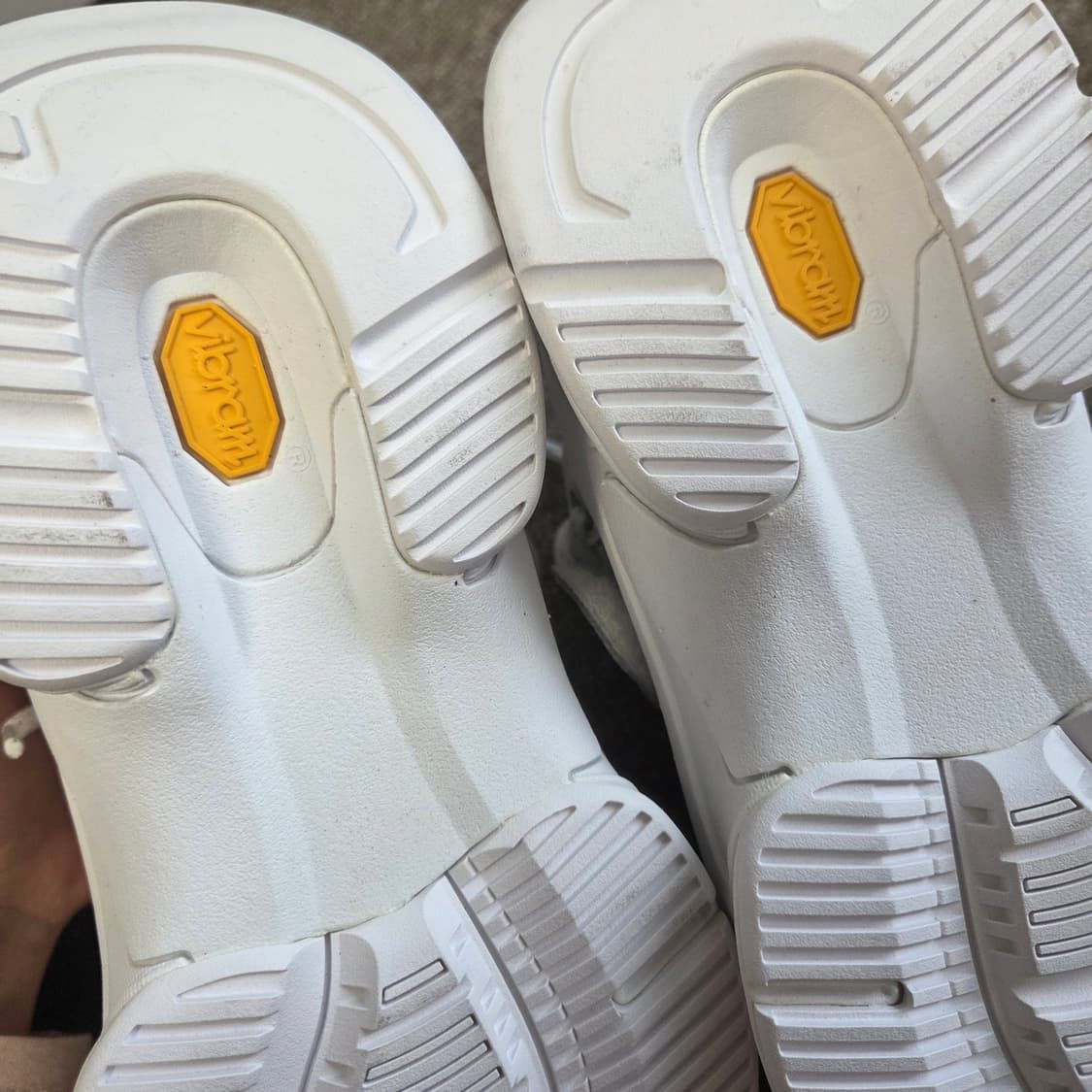 어더스 바트나 러너 화이트 상품이미지10