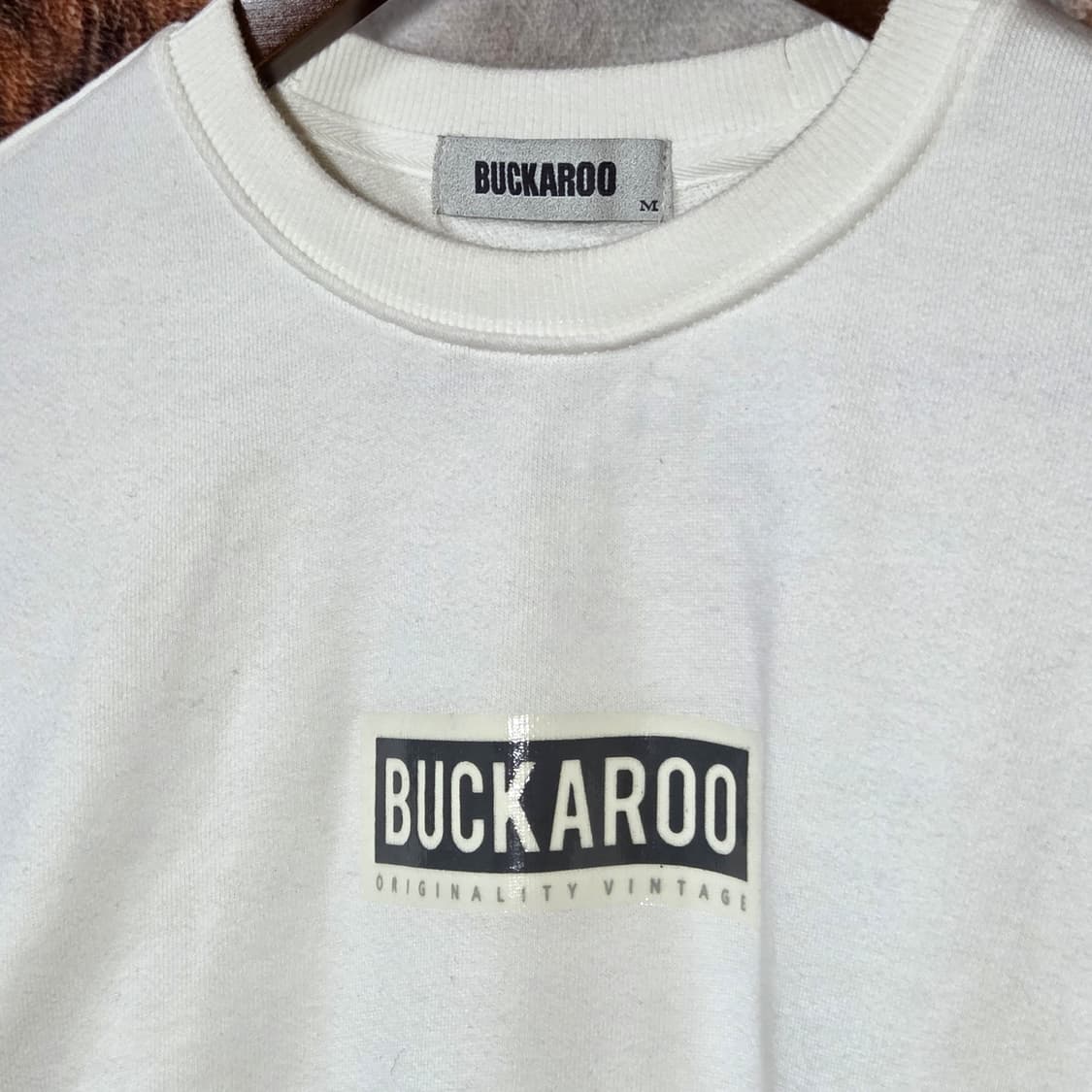 버커루 화이트 맨투맨 상품이미지2