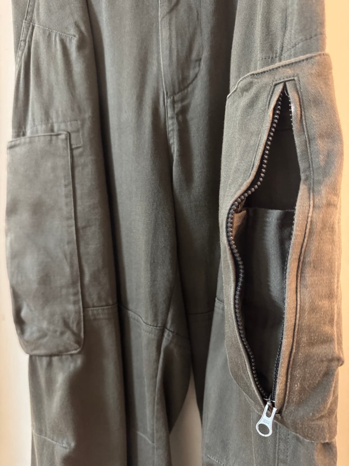 해칭룸 Zip Cargo Work Pants Dark Khaki 상품이미지3