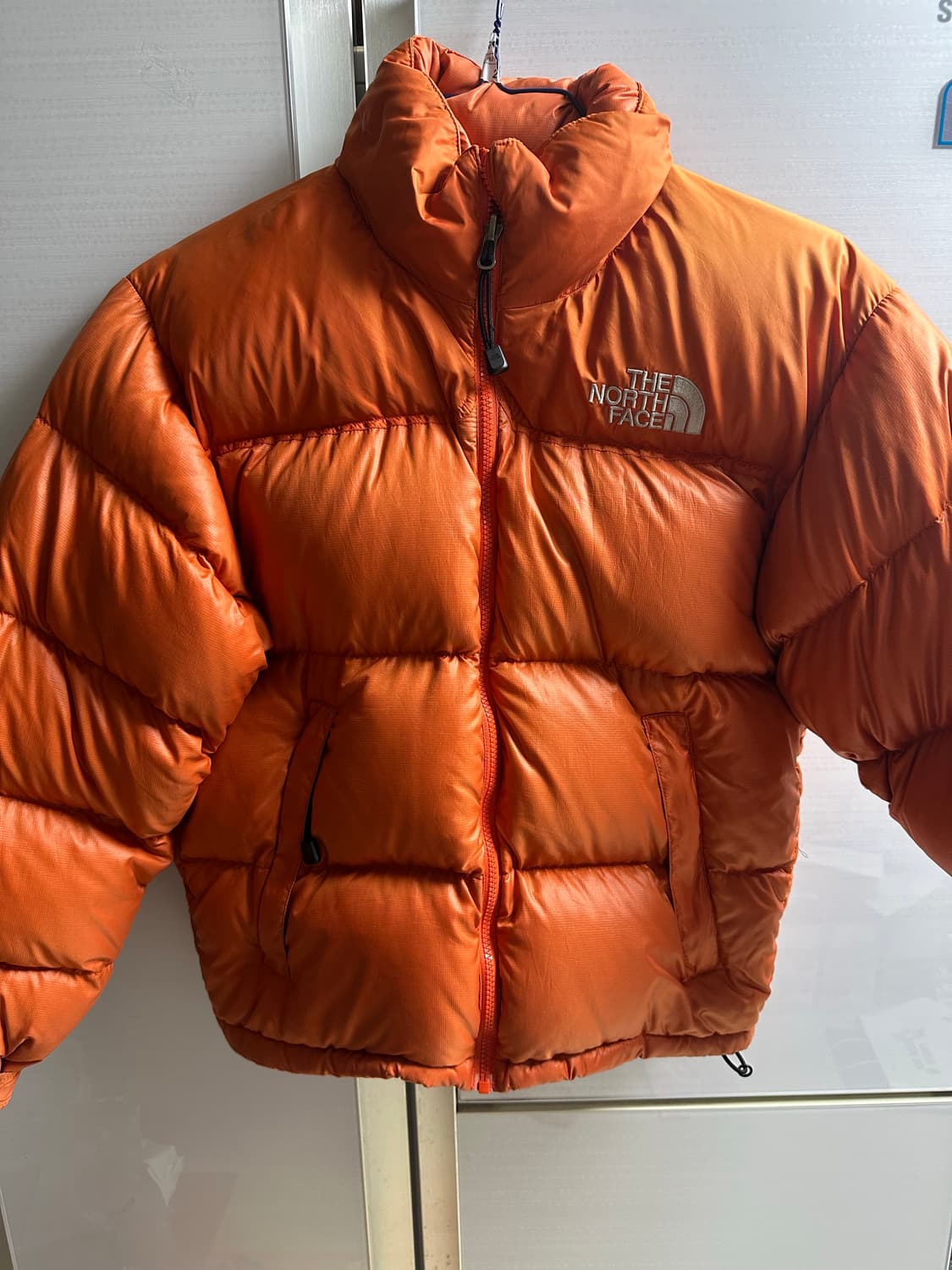 NORTHFACE 노스페이스 주황 오렌지 중앙 로고 눕시 패딩 상품이미지1