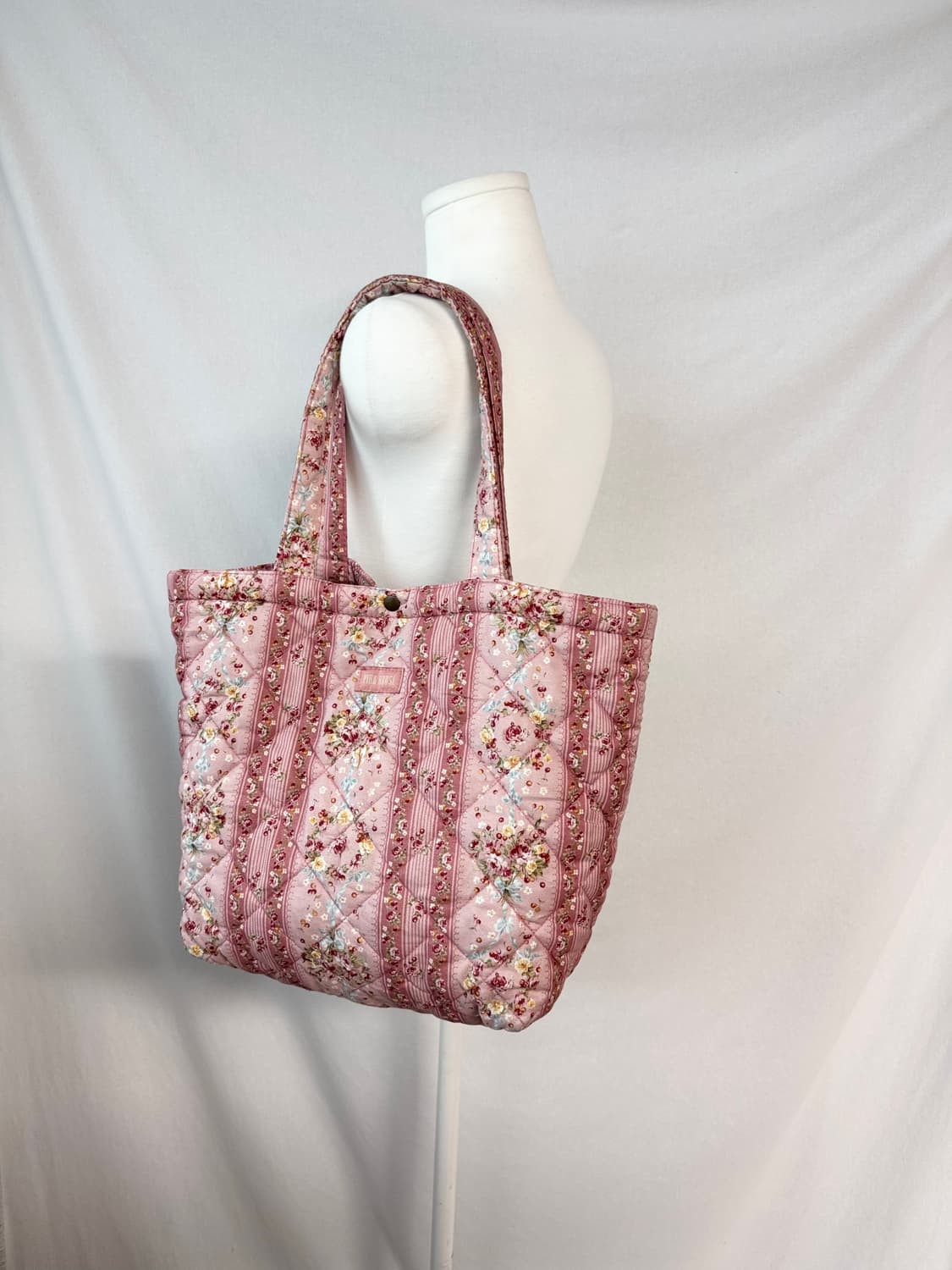 핑크하우스 플로럴 퀄티드 토트 백 상품이미지1