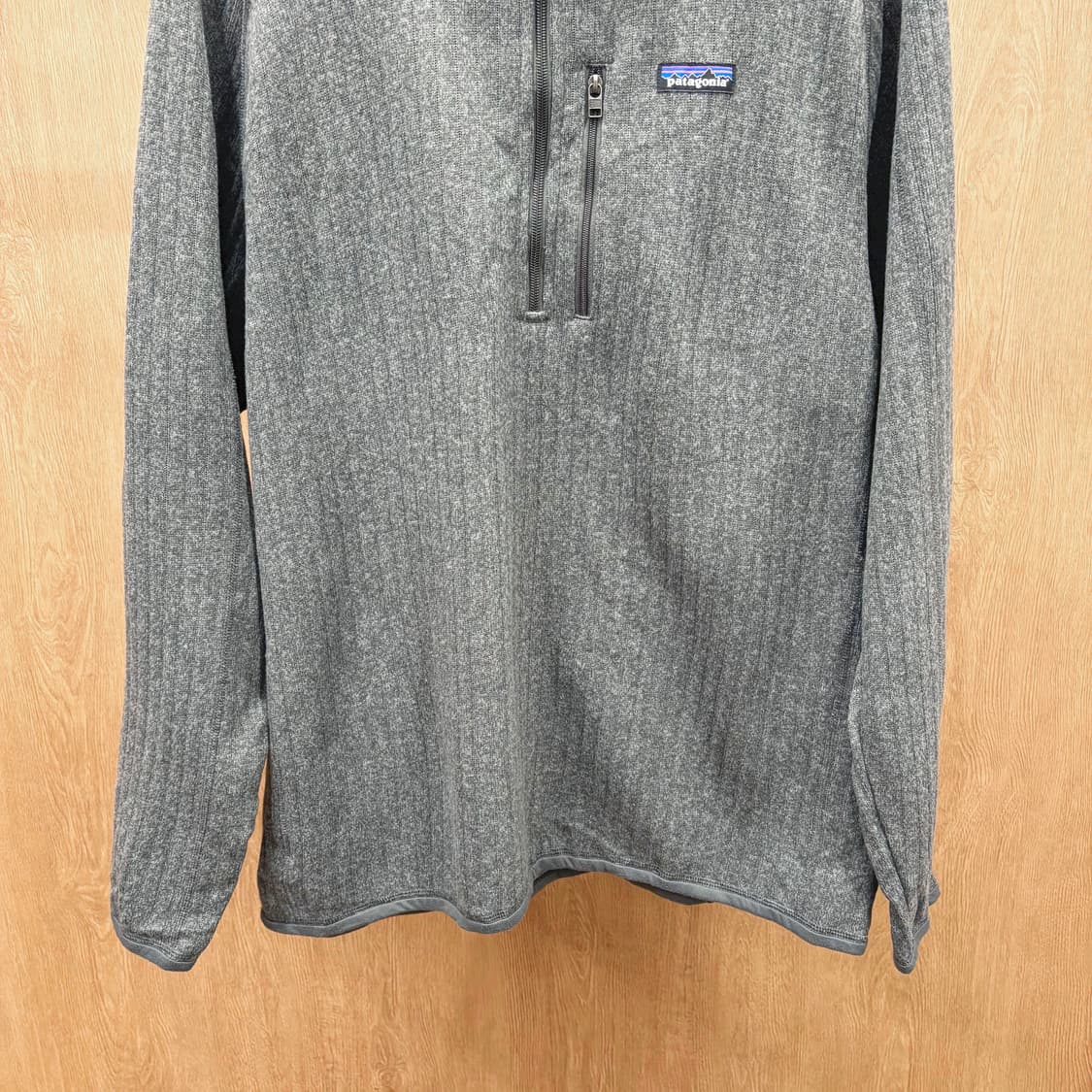 파타고니아 하이넥 플리스 하프 집업 지퍼 포켓 디테일 차콜 그레이 상품이미지5