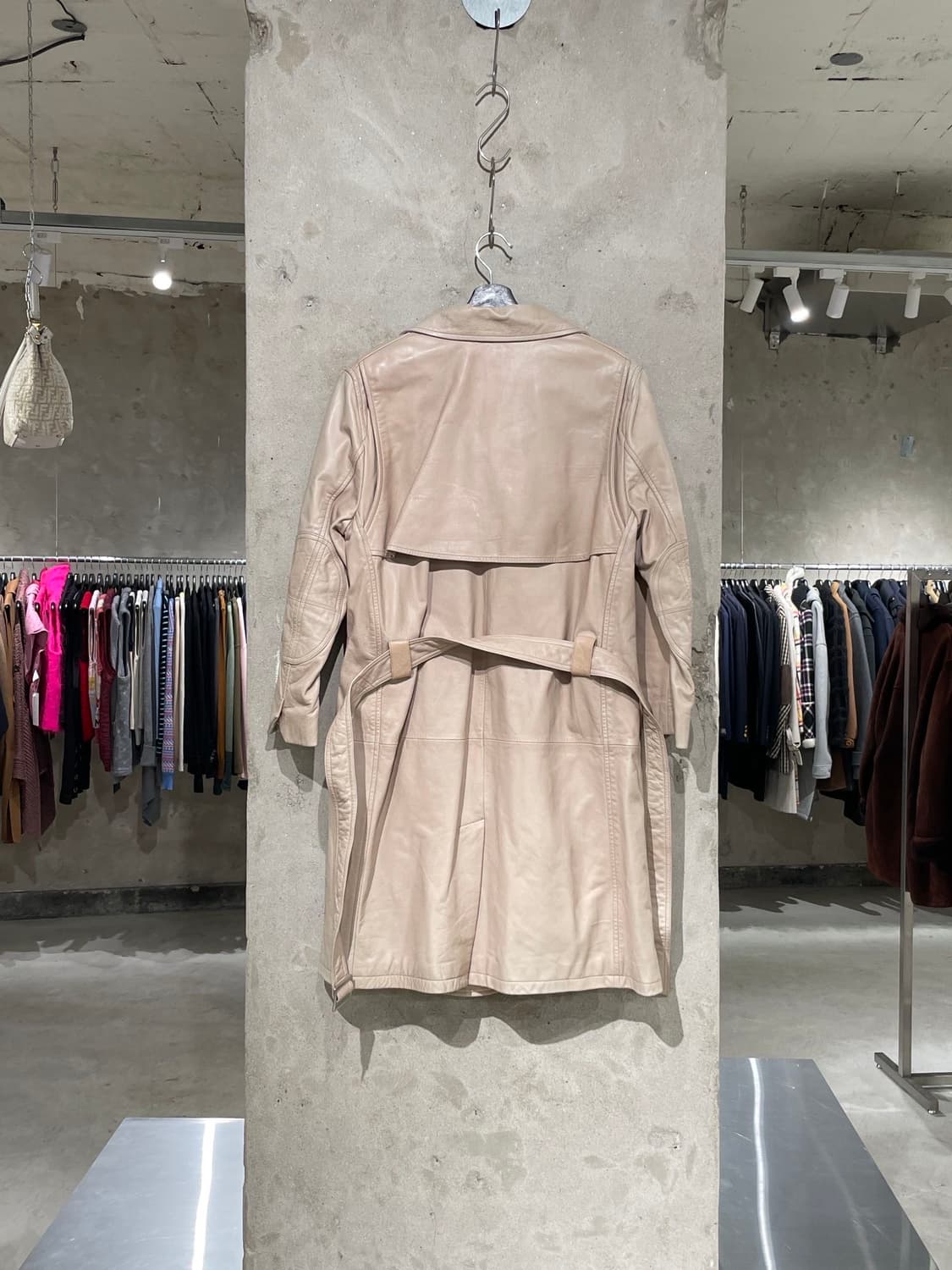 쟈딕 앤 볼테르 라이트 베이지 엘보패치 카우레더 코트 상품이미지6