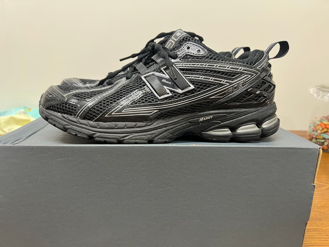 뉴발란스 1906R 블랙 실버 메탈릭 상품이미지4