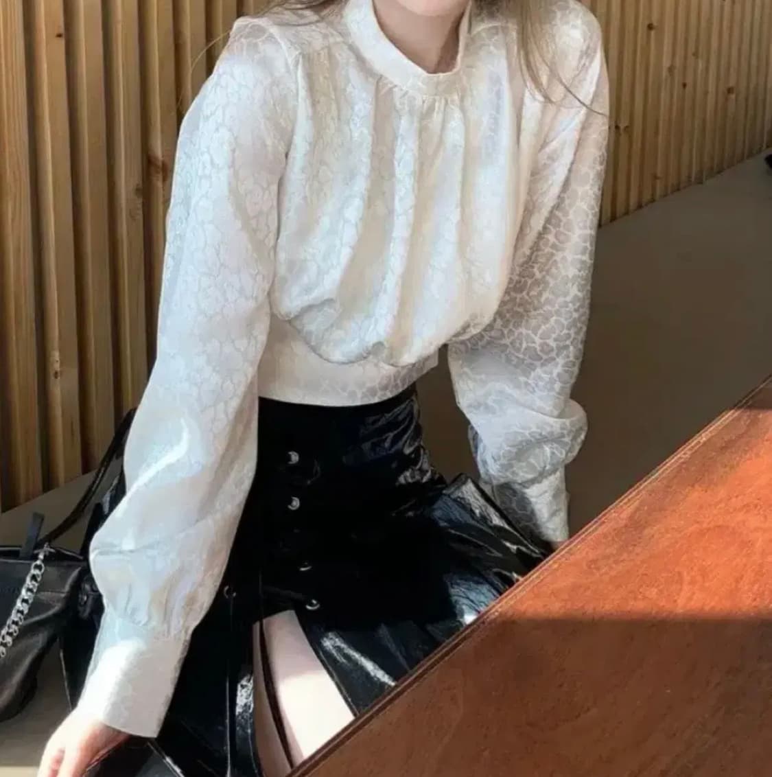 체리퀴리 자카드 블라우스 상품이미지1