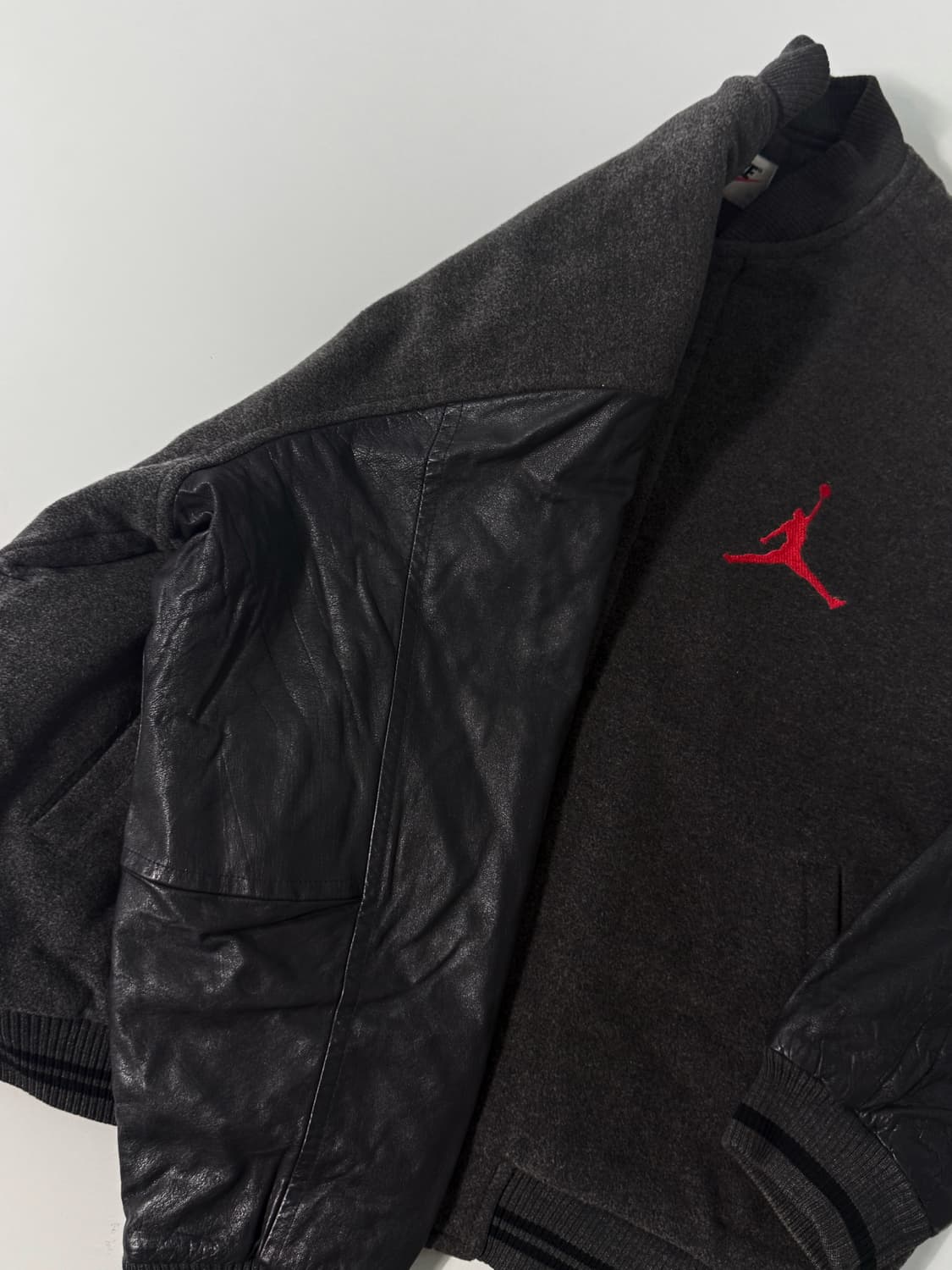 나이키 90‘s 오버핏 조던 레더 울 모직 바시티 자켓 상품이미지8