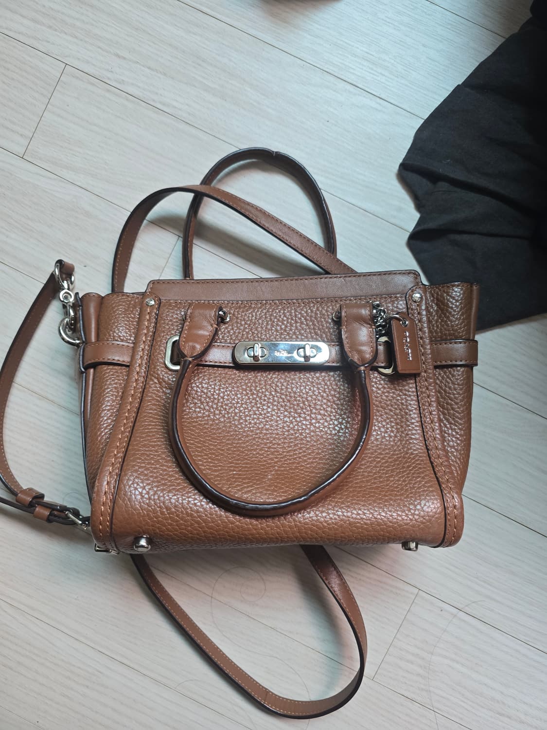 코치 크로스백 상품이미지1