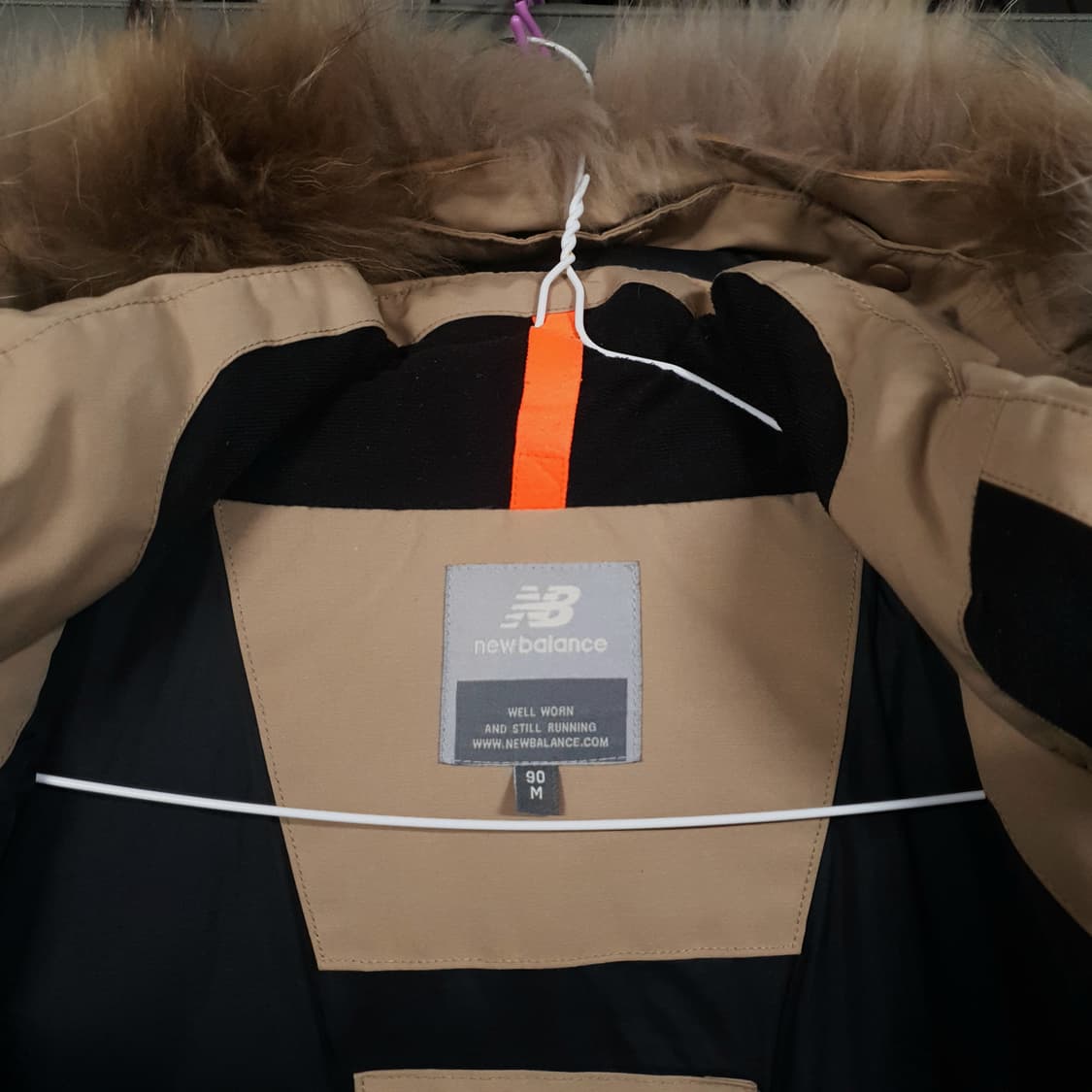 여성 M) 뉴발란스 패트롤 구스 다운 후드 퍼 패딩 점퍼 자켓 베이지 상품이미지7