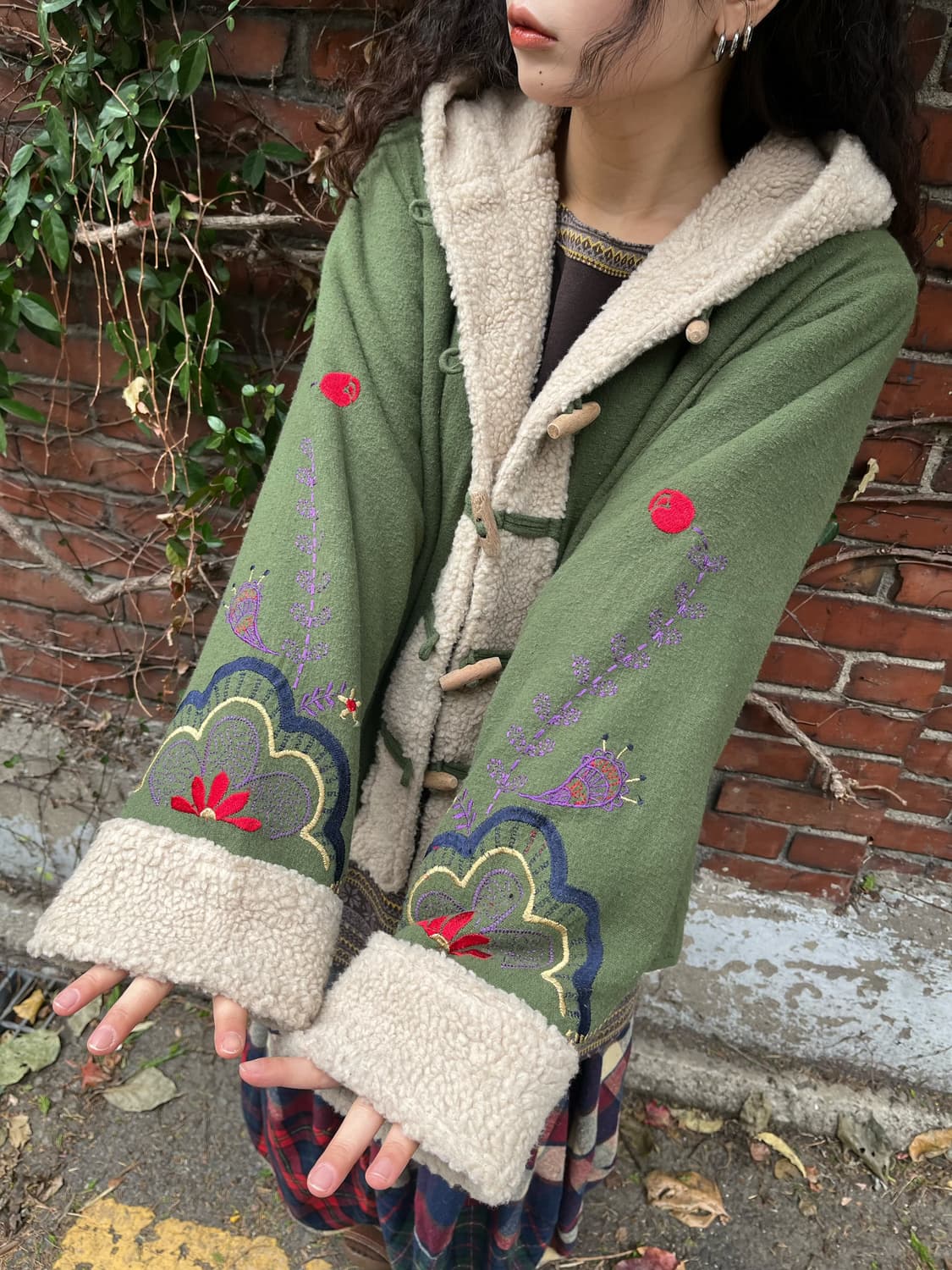 말차 히피 자수 포인트 양털 후드 아우터 상품이미지4