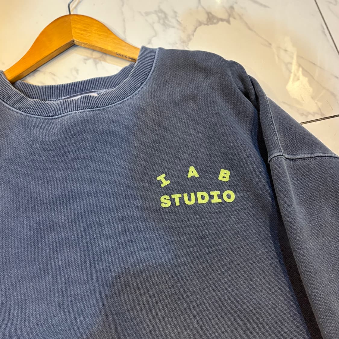 아이앱 스튜디오 로고 맨투맨 L 상품이미지3