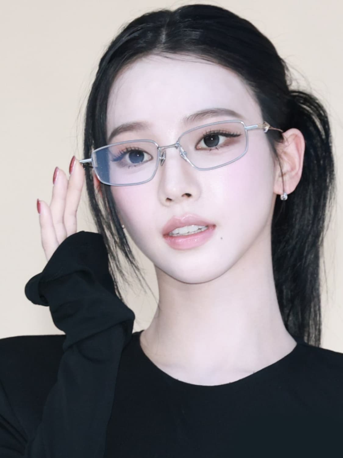 젠틀몬스터 사가 02 블루 렌즈(카리나 착용) 상품이미지1