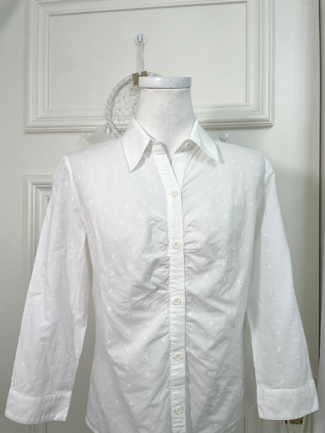 white flower embroidery cotton shirt 상품이미지5
