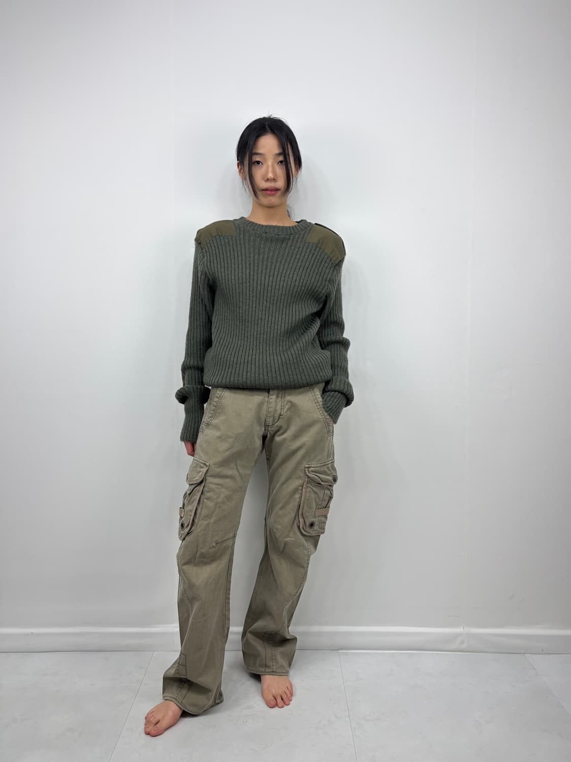 PATCH DETAIL KNIT MILITARY KHAKI 상품이미지6