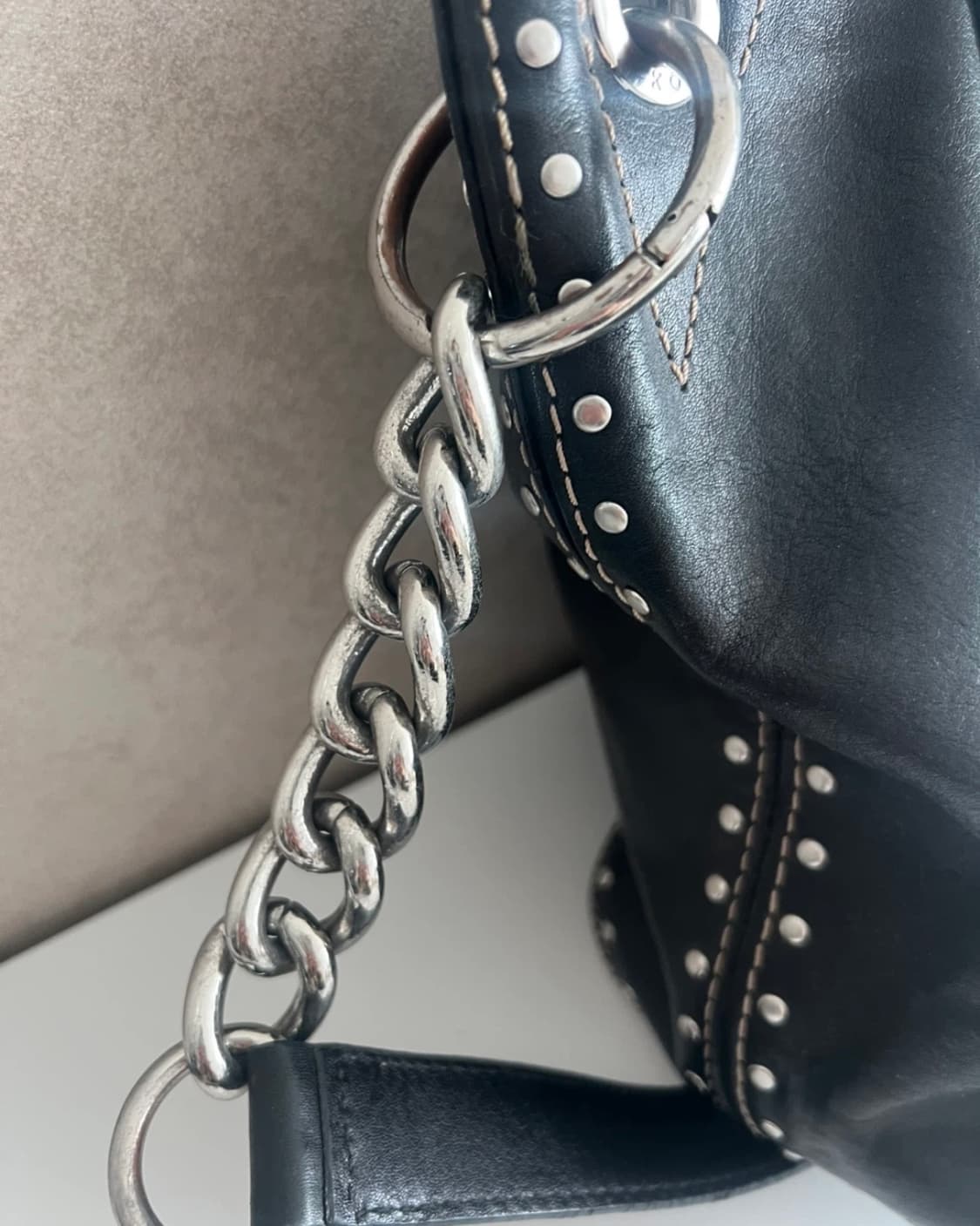 마이클 코어스 스터드 숄더 핸드백 상품이미지2