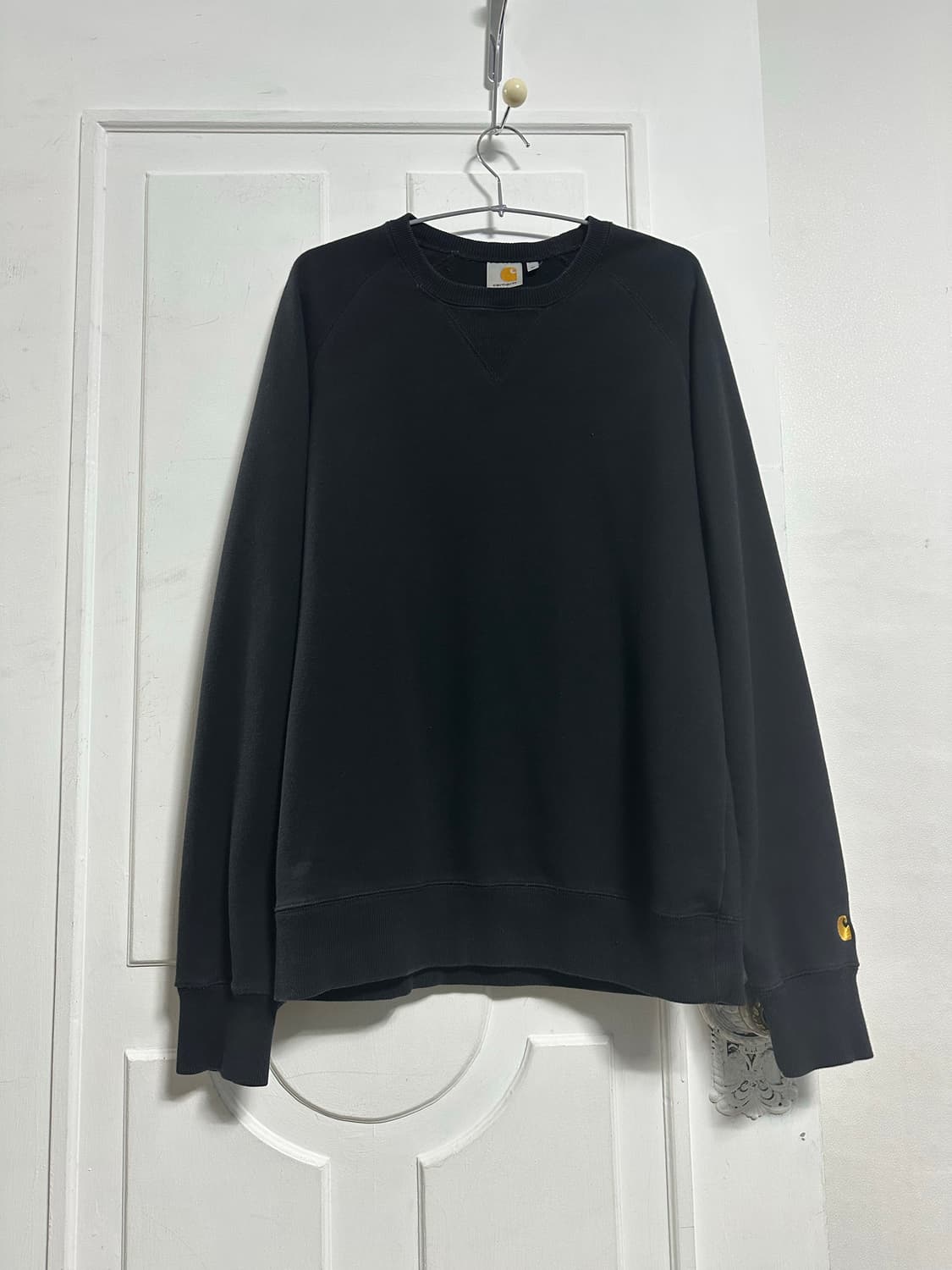 칼하트 WIP 체이스 맨투맨 상품이미지1