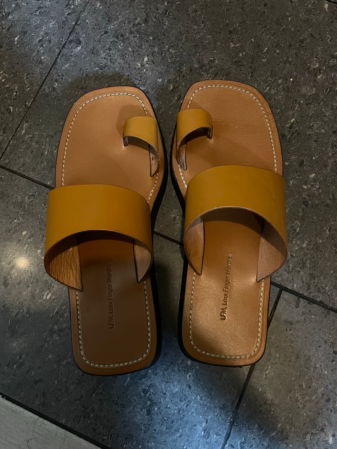 lfm cori toe-ring slides 240 상품이미지1