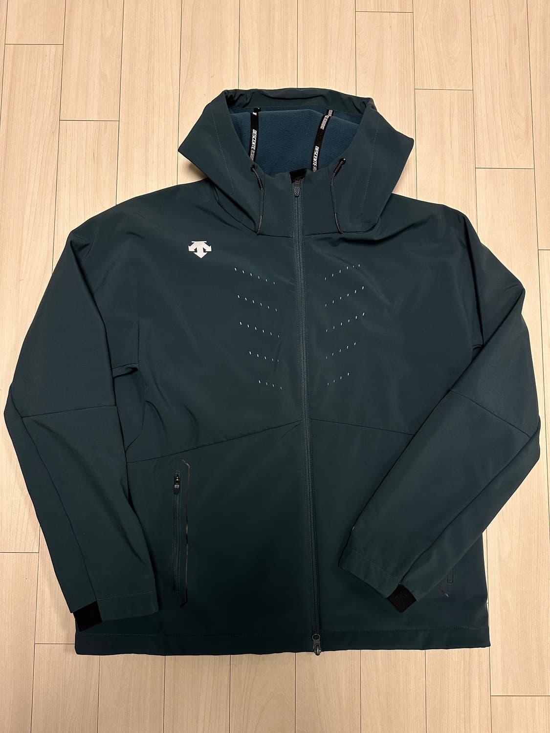 데상트 러닝 집업 후드 기능성 스포츠 자켓 팝니다!  상품이미지1