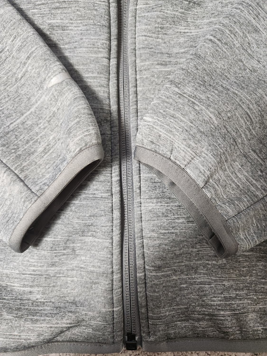 리복 플리스 멀티 트레이닝 바람막이 자켓 사이즈100L

여러 중고사이트 상품이미지7