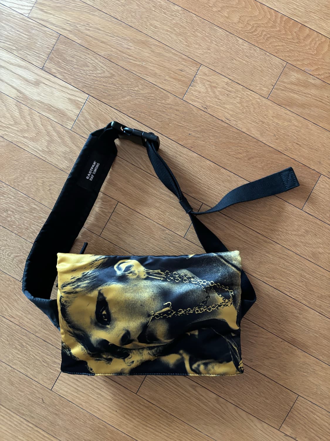 라프 시몬스 x 이스트팩 숄더백 상품이미지2