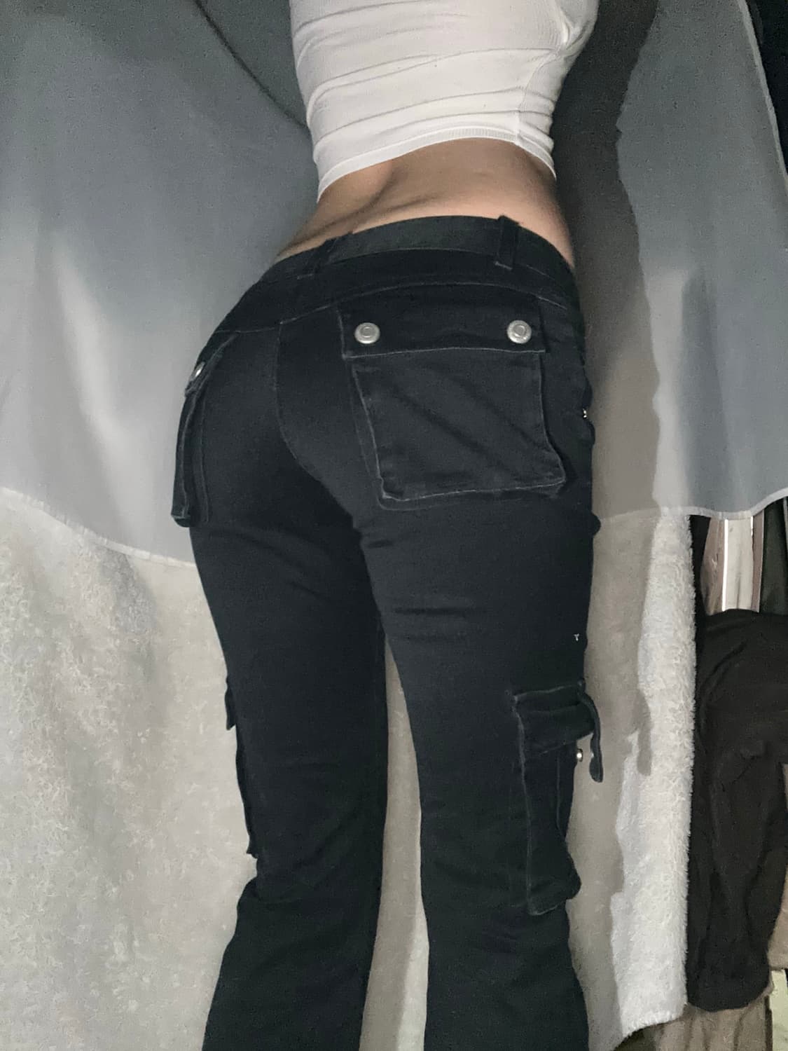 지퍼 포켓 디테일 블랙 로우라이즈 카고부츠컷 팬츠 상품이미지3