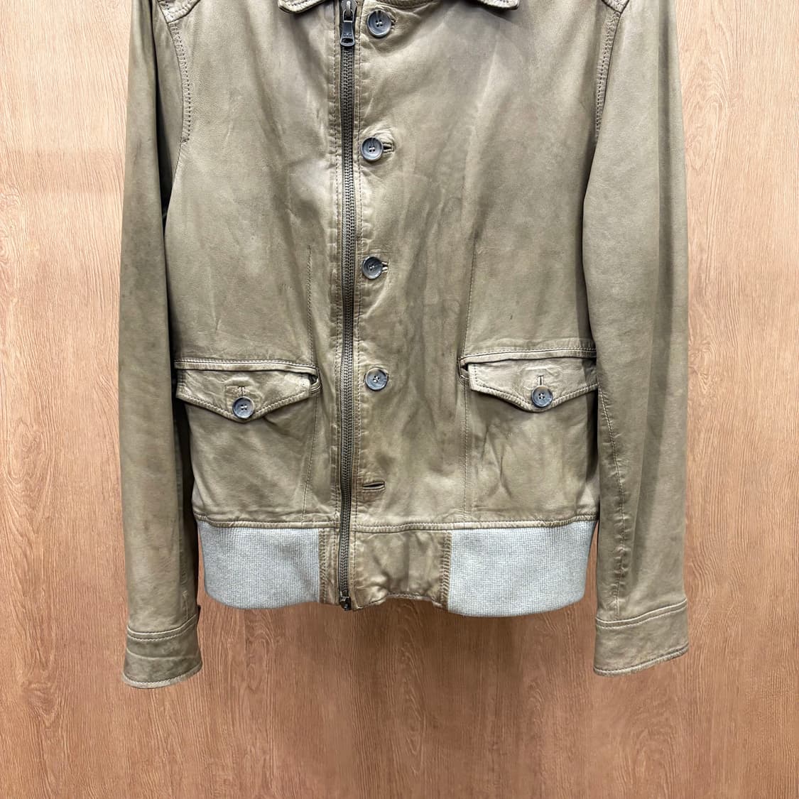 돌체앤가바나 레더 밀리터리 자켓 워싱 텍스처 어깨 견장 디테일 베이지 상품이미지5